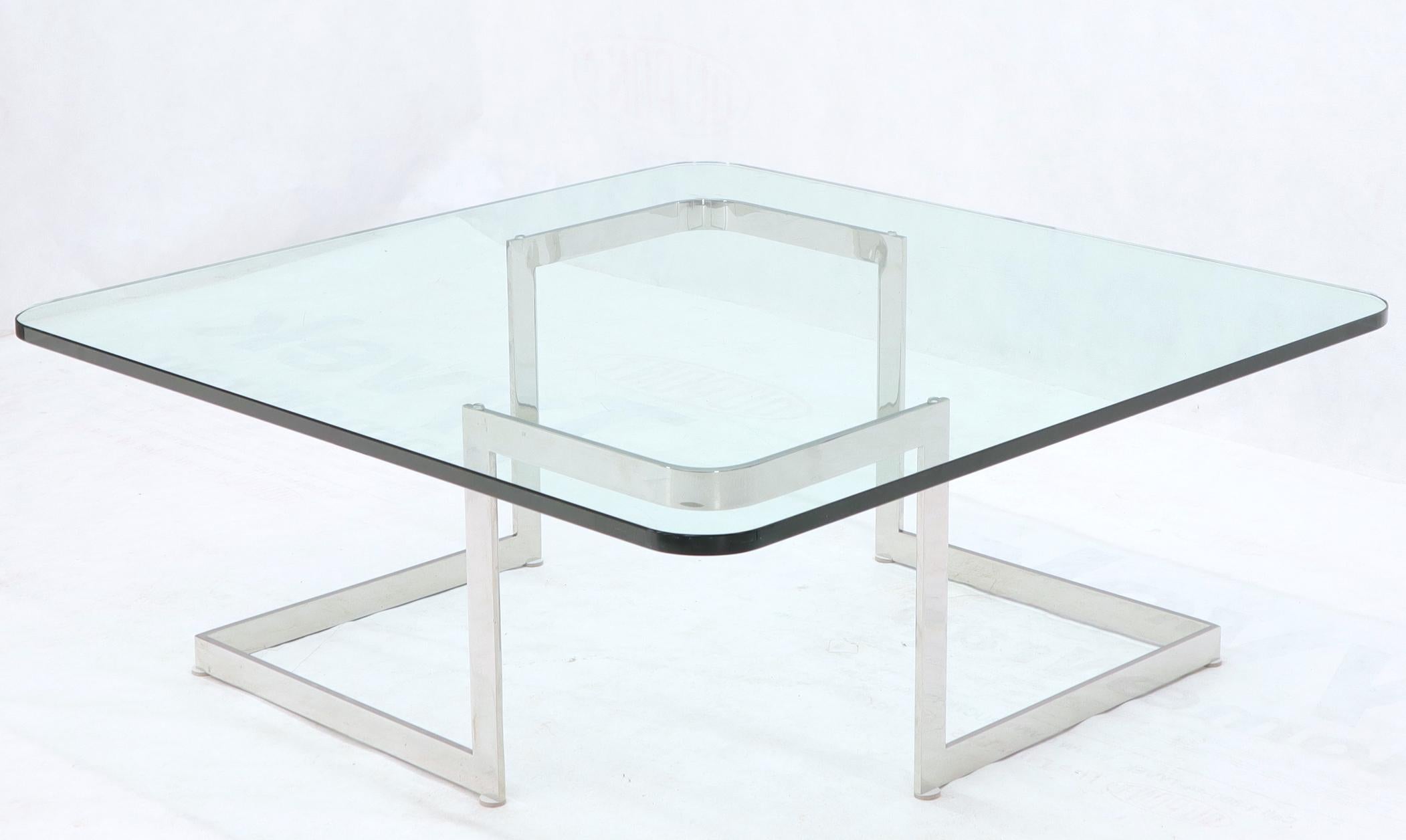 Grande table basse carrée à plateau en verre épais carré en vente 3
