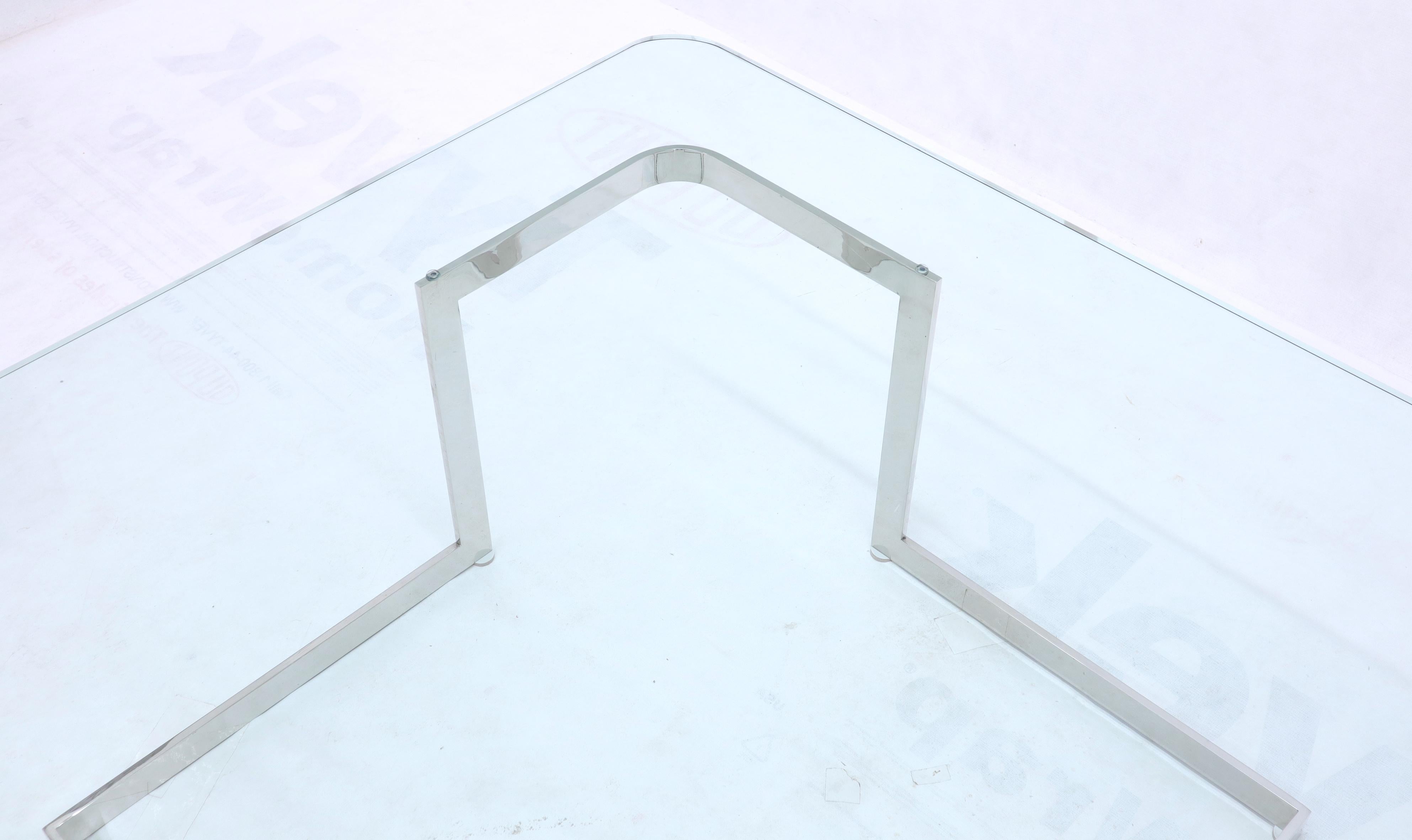 20ième siècle Grande table basse carrée à plateau en verre épais carré en vente