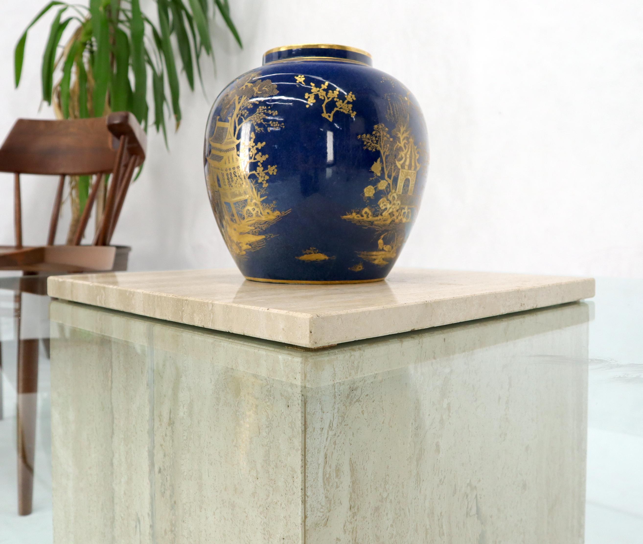 Grande table basse carrée à base de travertin et plateau de verre en vente 1