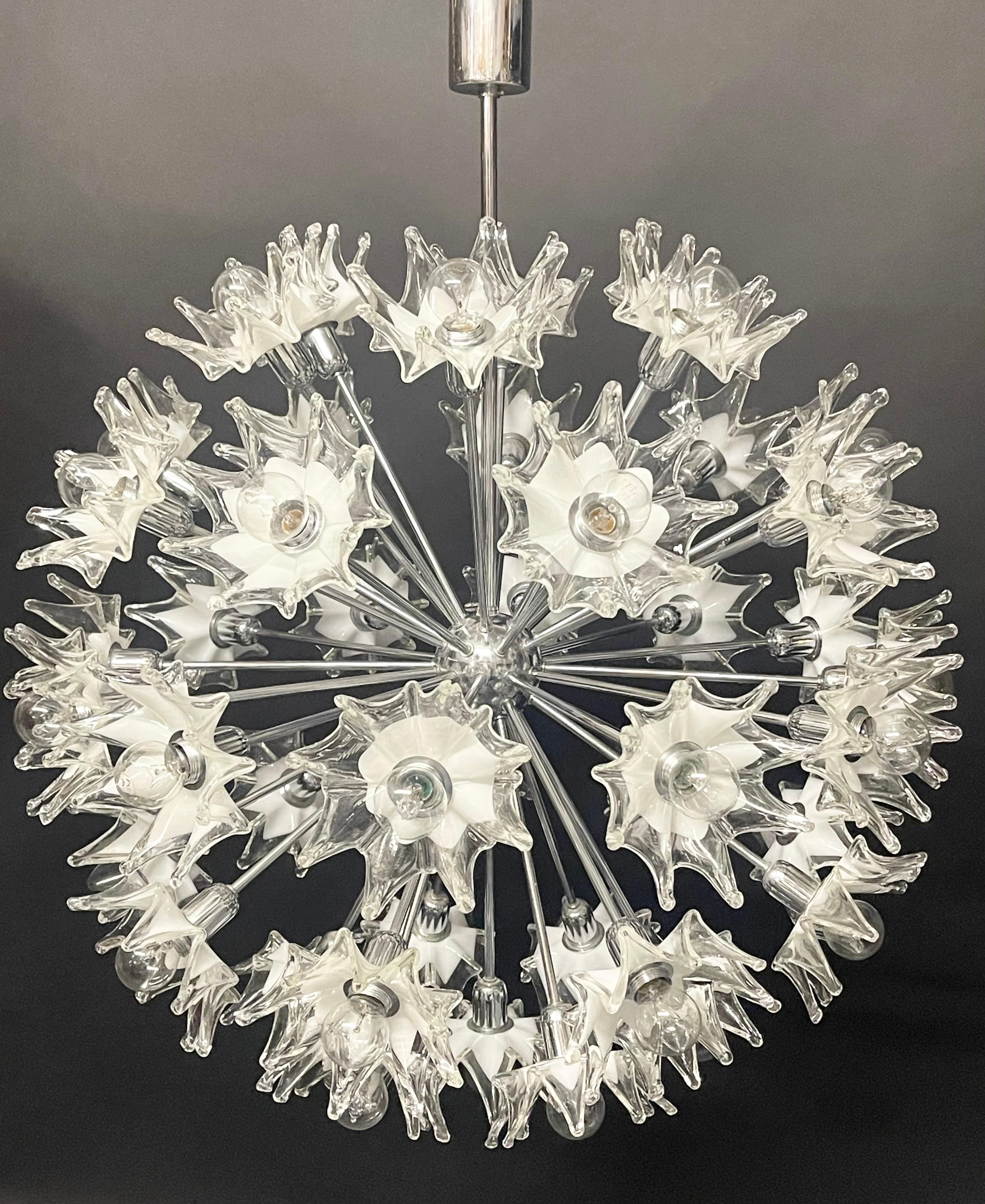 Large 43, Light Murano Spiked Glass Ball Sputnik Chandelier by Mazzega, 1960s For Sale 1