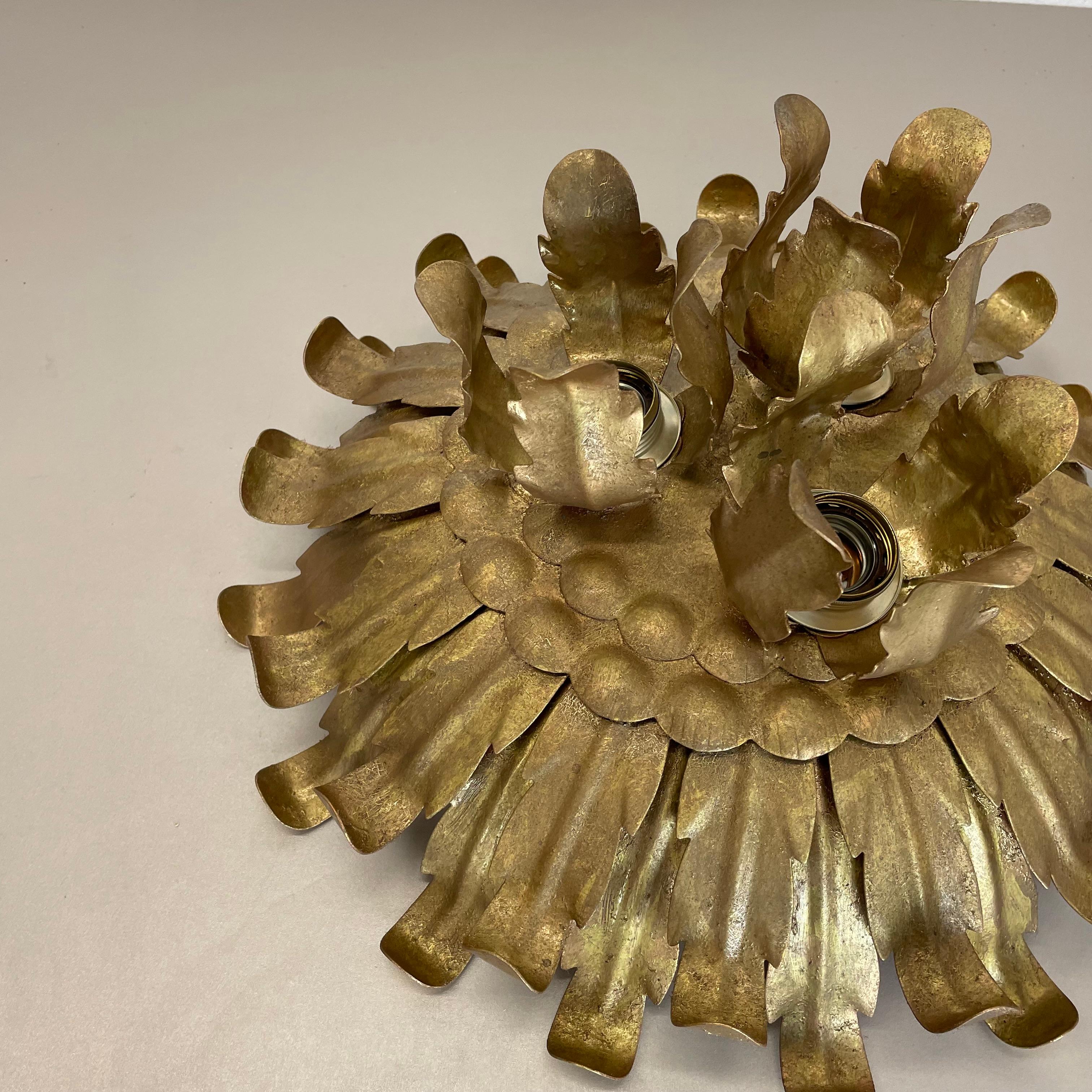 large 43cm Golden Metal Florentiner Leaf Theatre Wall Ceiling Light, Italy, 1960 In Good Condition For Sale In Kirchlengern, DE