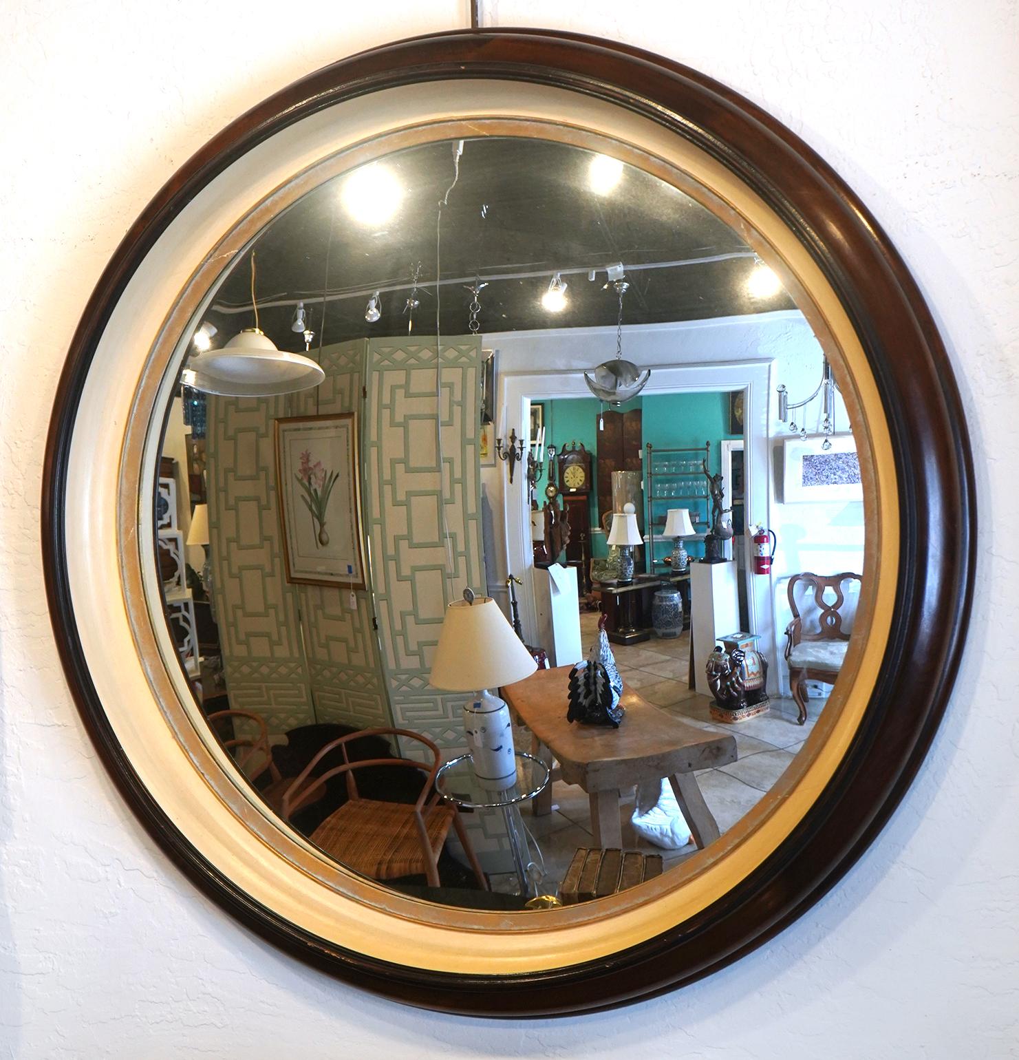 Large Mahogany Convex Wall Mirror 20th Century.

Used, Good condition, See All Photos For Details

Dimensions: 44 Inch Diameter