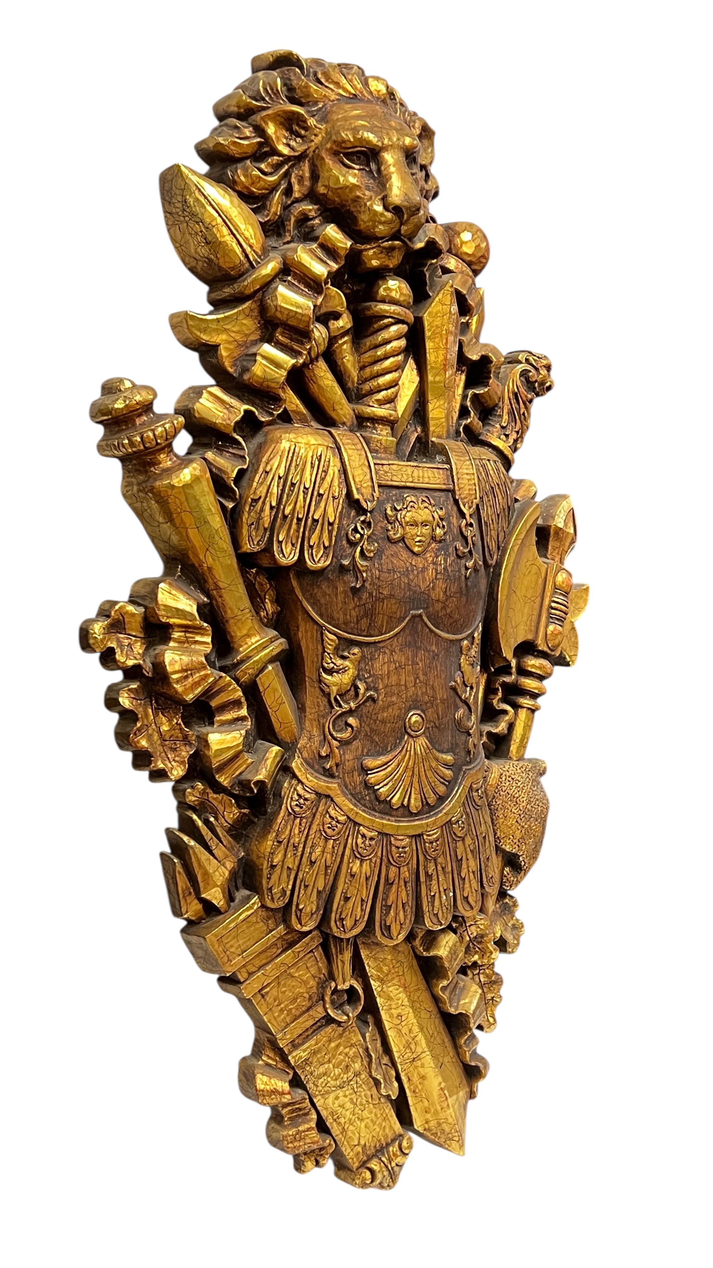 Médiéval Grande (46 pouces) Sculpture murale médiévale du milieu du siècle avec armoiries de chevalier héraldique en vente