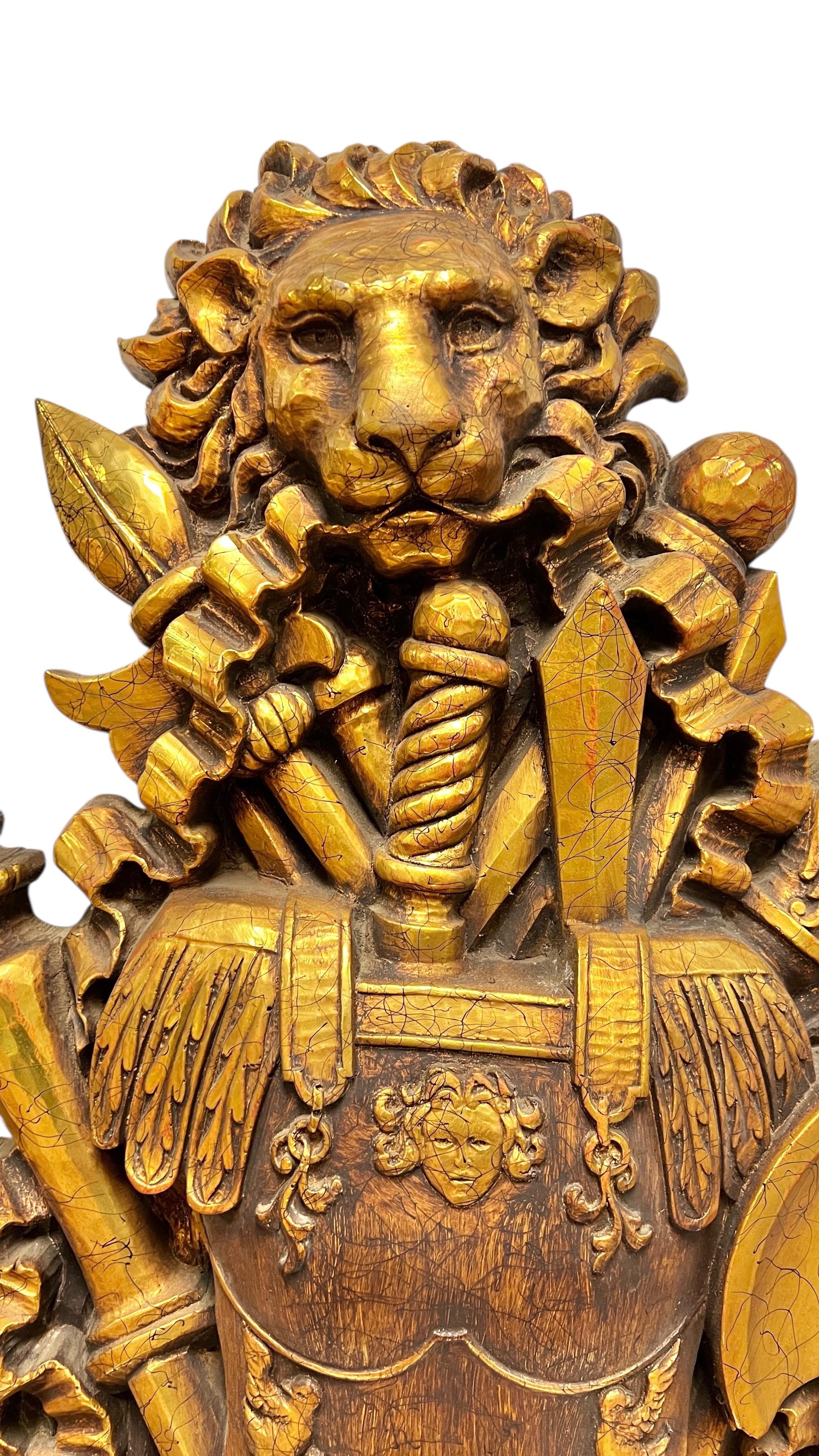 Grande (46 pouces) Sculpture murale médiévale du milieu du siècle avec armoiries de chevalier héraldique en vente 2