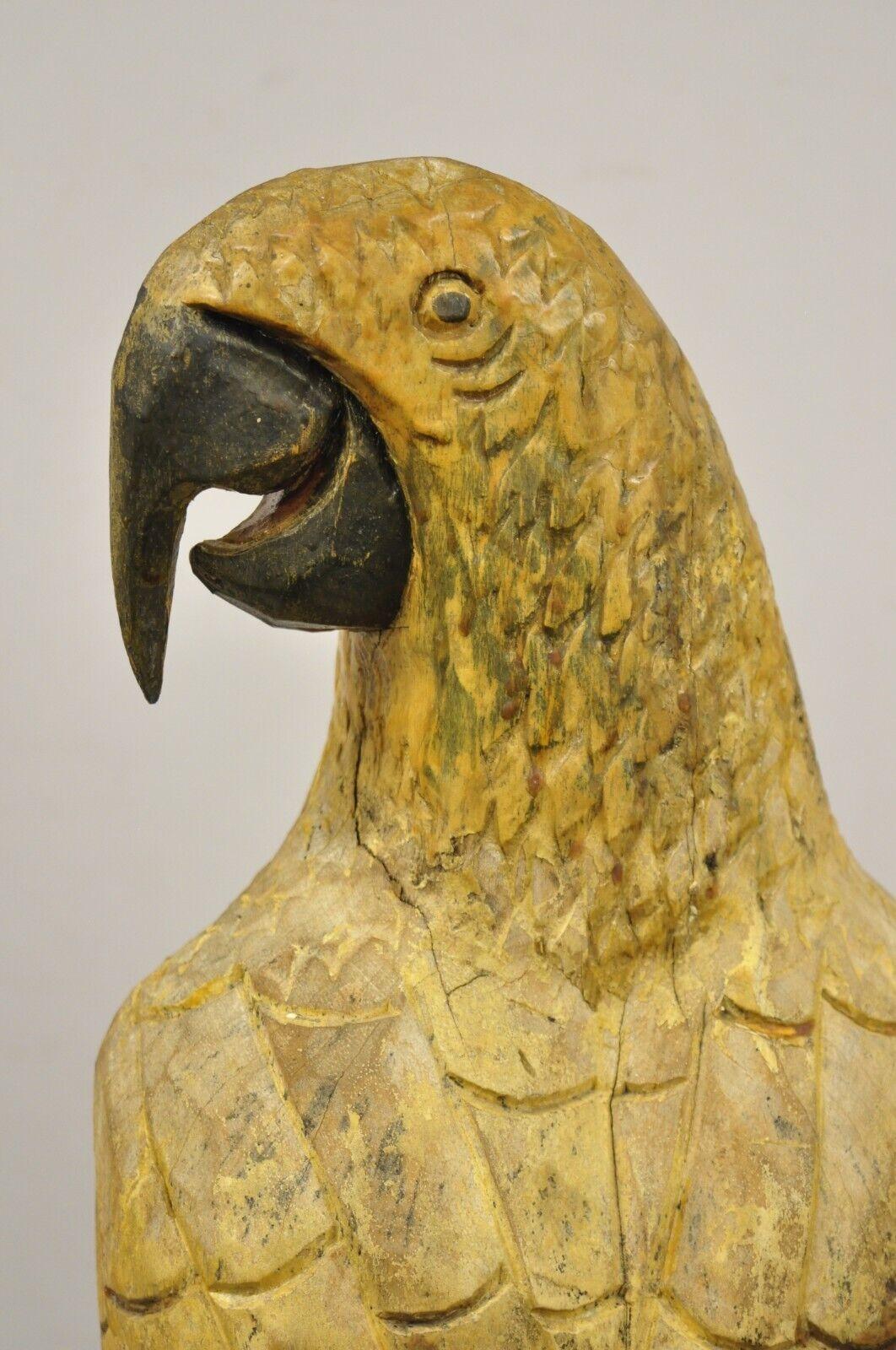Grande statue d'oiseau percé de perroquet vintage en bois sculpté de 46 pouces Bon état - En vente à Philadelphia, PA