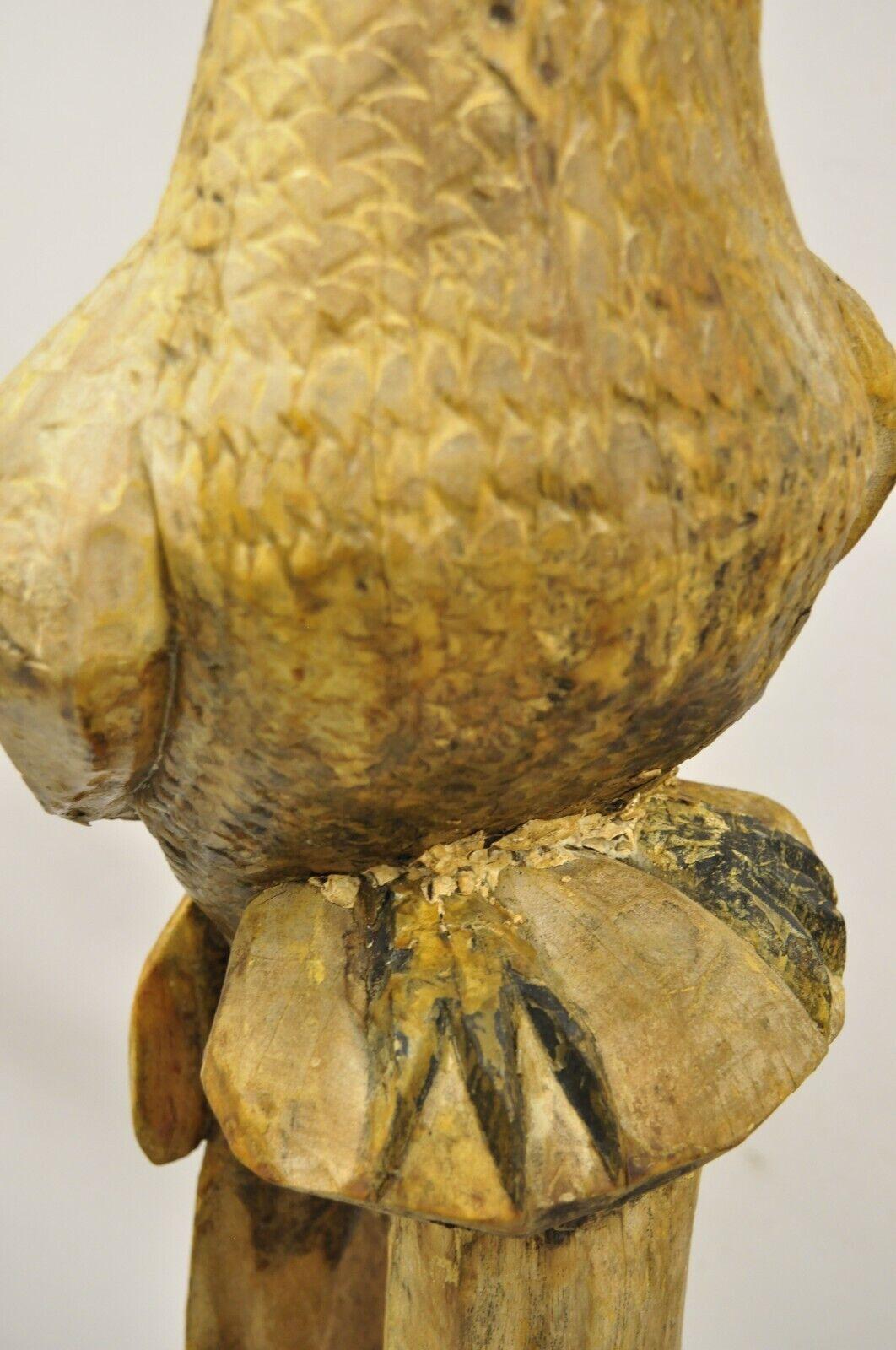 Bois Grande statue d'oiseau percé de perroquet vintage en bois sculpté de 46 pouces en vente