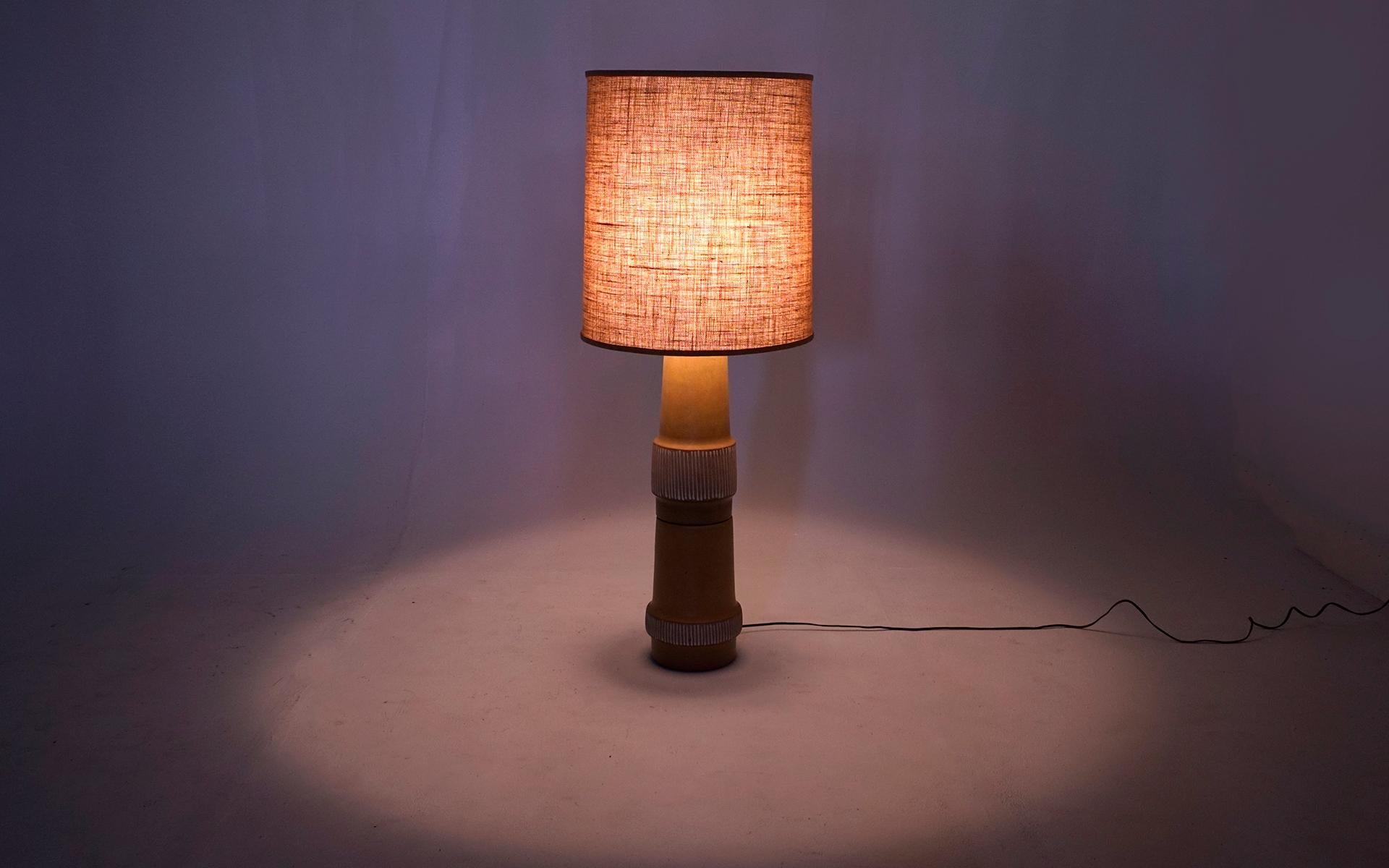 Grande lampada da tavolo e da terra in ceramica di Jane & Jane Martz, completamente originale in vendita 2