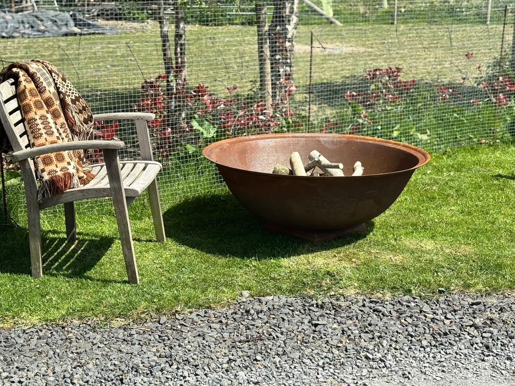Large 4ft Natural Cast Iron Garden Fire Pit with a Rust Patina For Sale 6