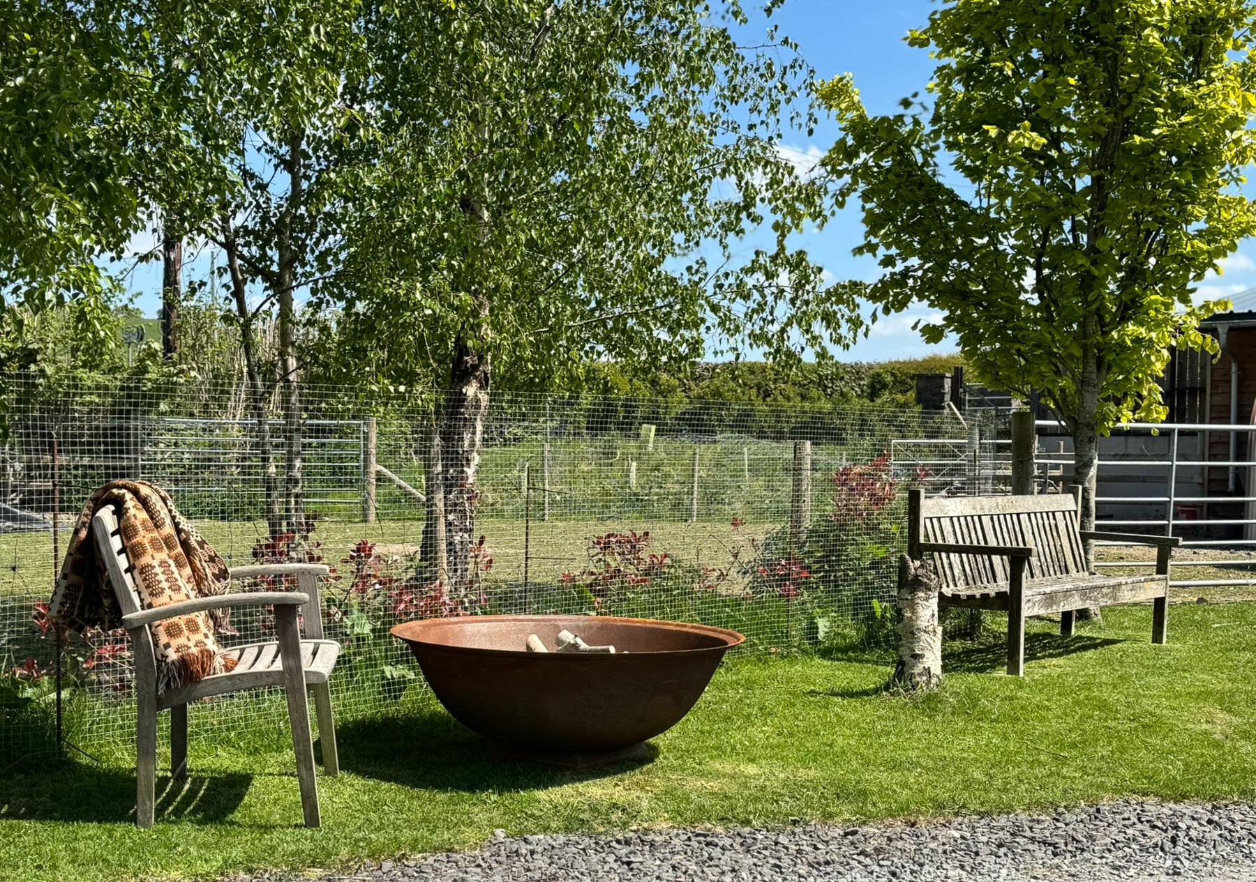 Large 4ft Natural Cast Iron Garden Fire Pit with a Rust Patina For Sale 8