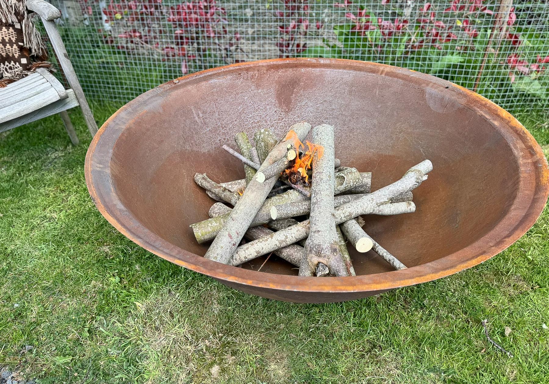 Large 4ft Natural Cast Iron Garden Fire Pit with a Rust Patina For Sale 11