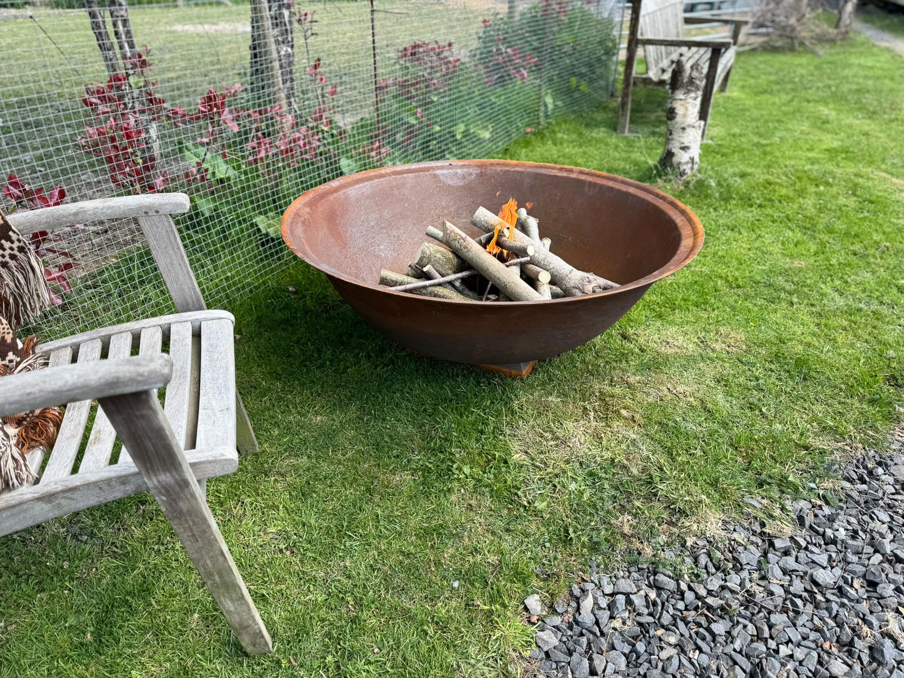Large 4ft Natural Cast Iron Garden Fire Pit with a Rust Patina For Sale 12