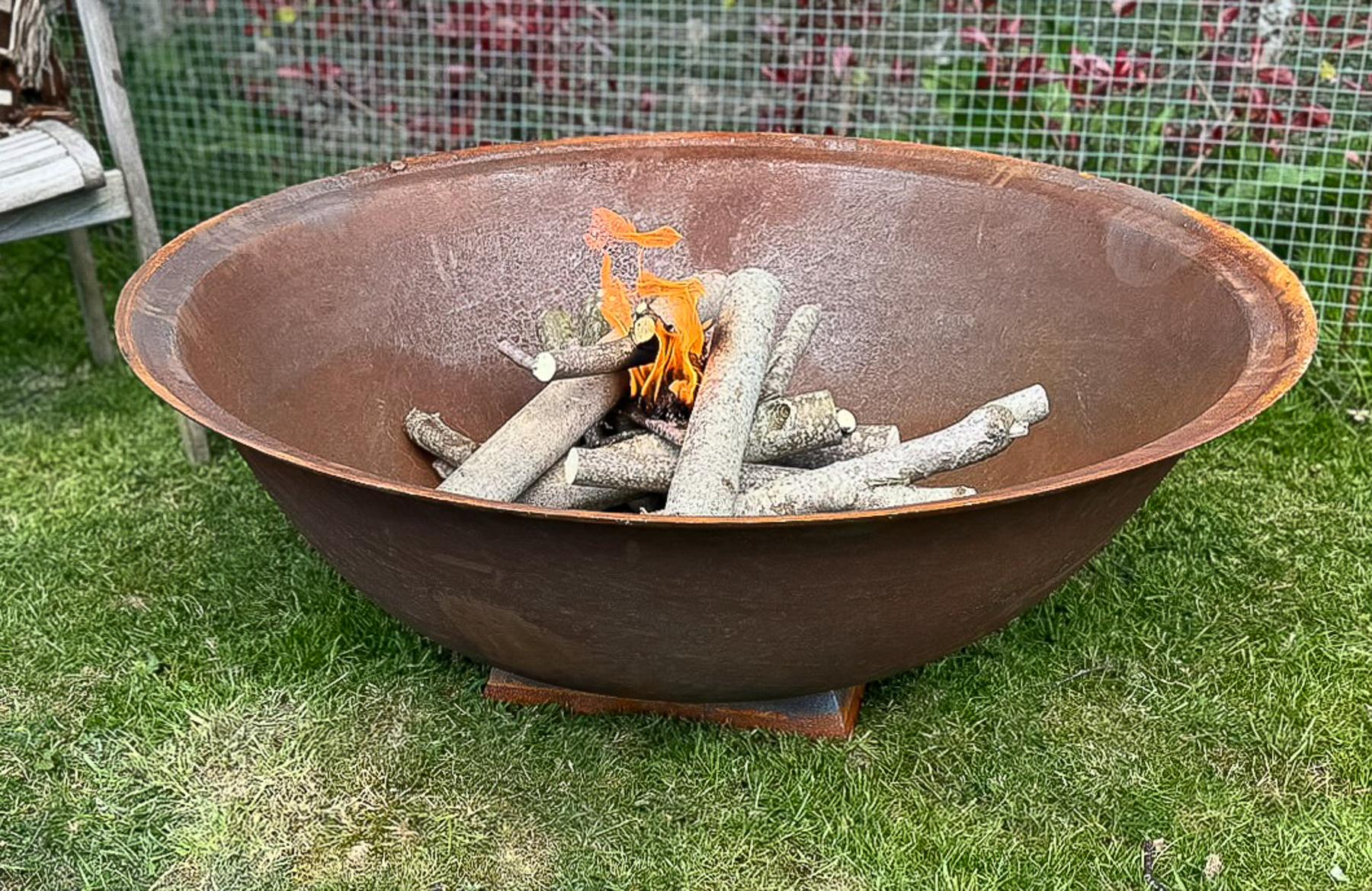 Large 4ft Natural Cast Iron Garden Fire Pit with a Rust Patina For Sale 13