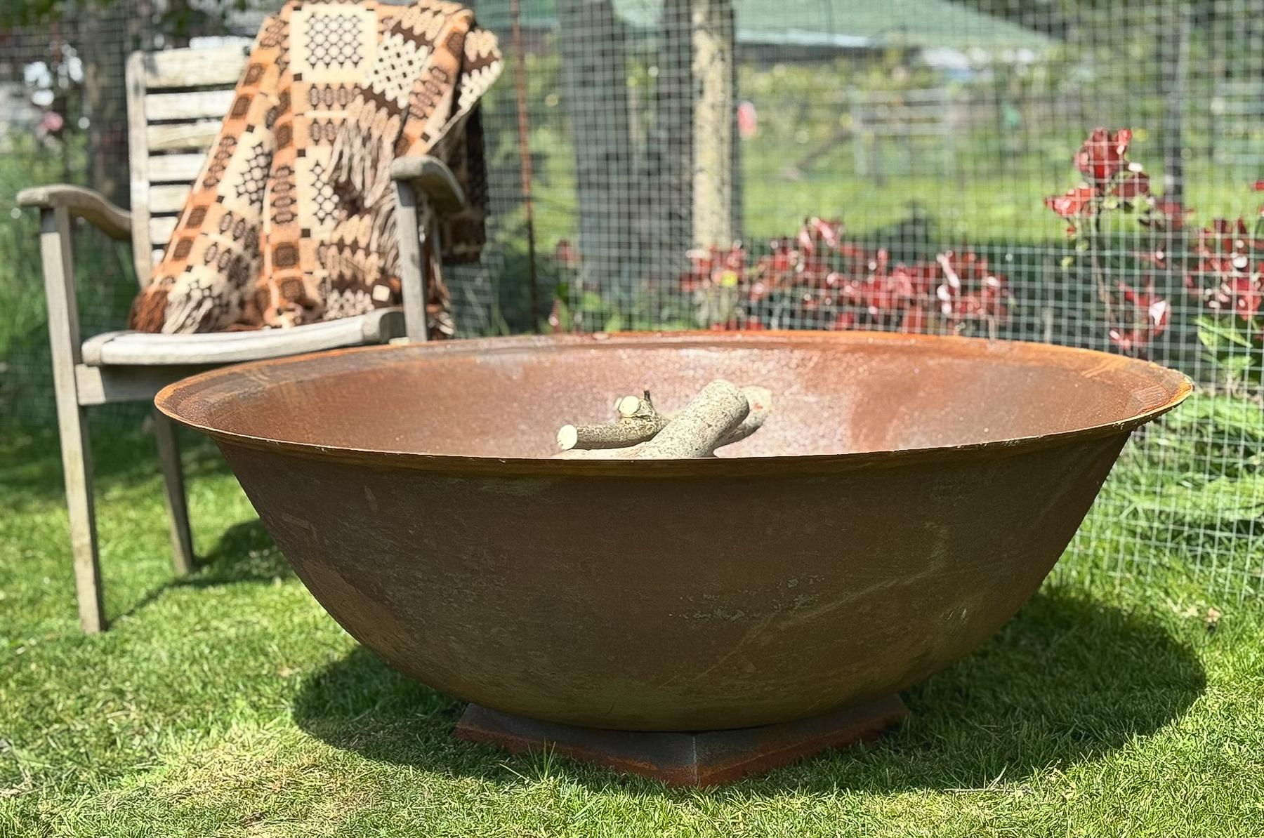 Large 4ft Natural Cast Iron Garden Fire Pit with a Rust Patina For Sale 2