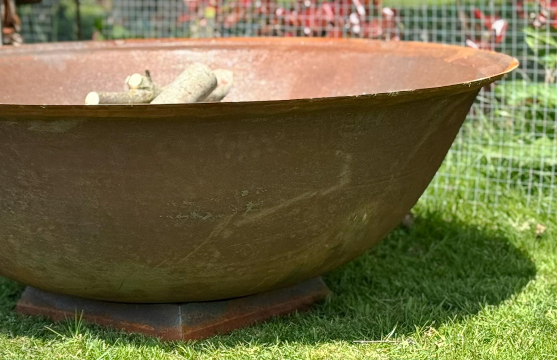 Large 4ft Natural Cast Iron Garden Fire Pit with a Rust Patina For Sale 3