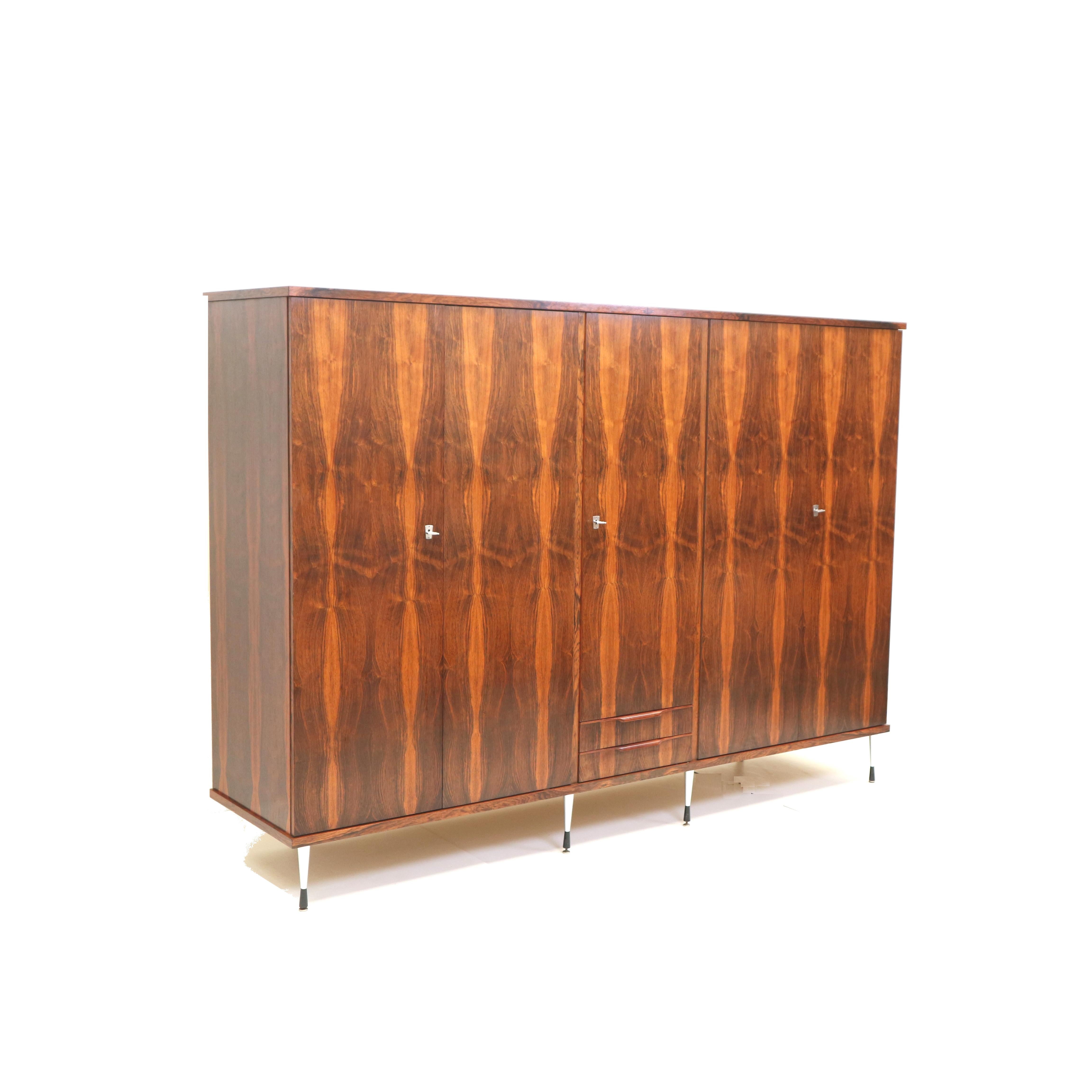 Mid-Century Modern Large 5-door vintage wardrobe in rosewood with stylish adjustable legs For Sale