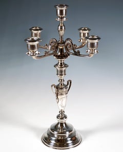Grande candeliere in stile storicista a 5 bracci in argento, Hermann Südfeld, Vienna, 1890 circa