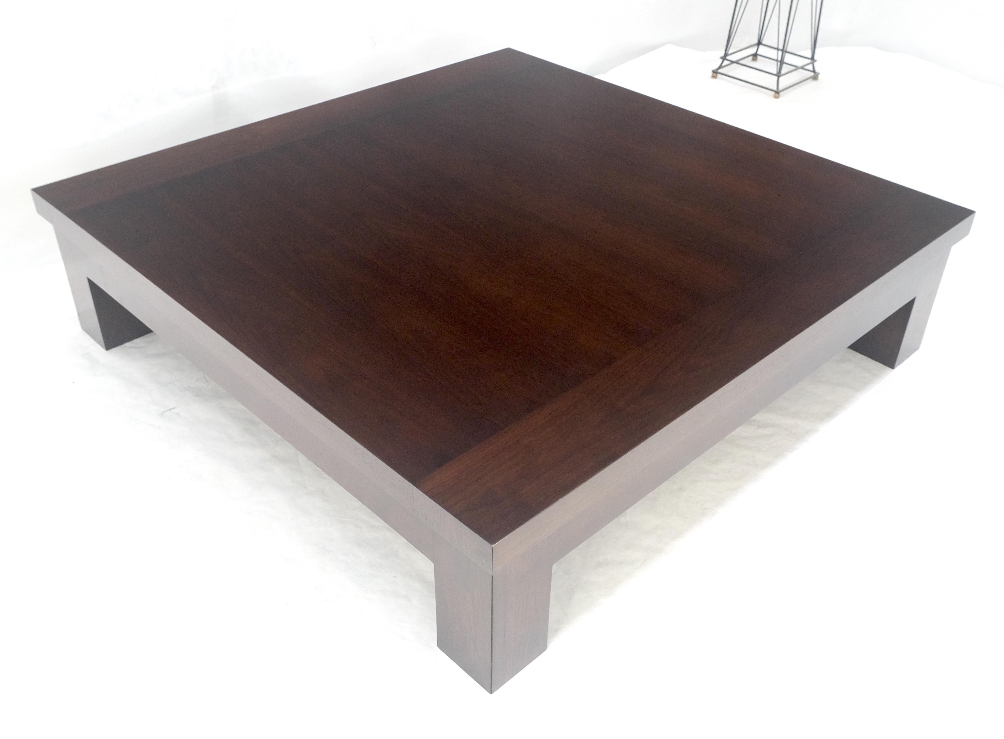 Large 5' Square Solid Oak Dark Espresso Walnut Finish Pegged Legs Coffee Table In Good Condition In Rockaway, NJ
