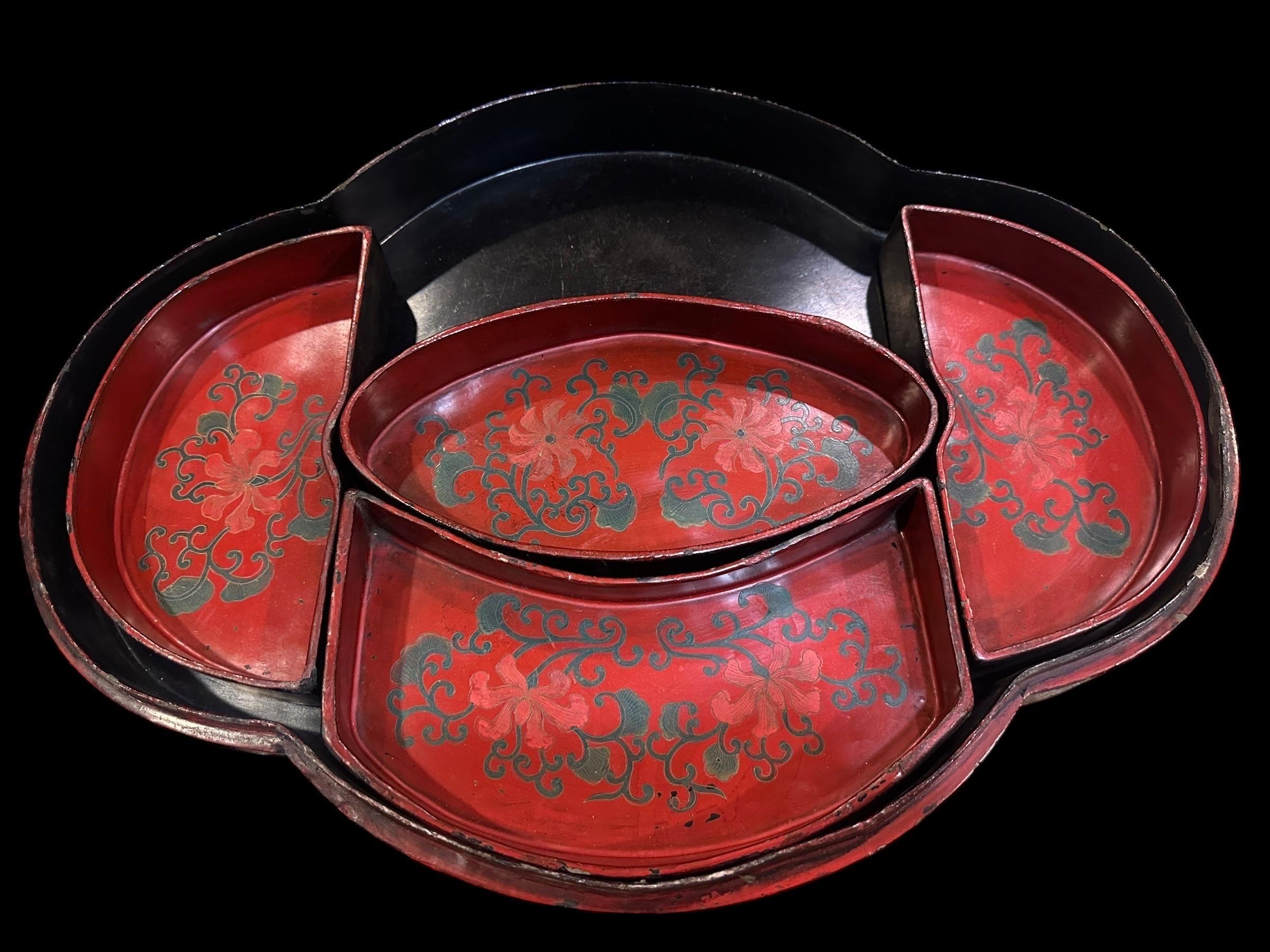 Grande boîte de rangement lobée en laque rouge chinoise ancienne 50CM avec dragons en vente 9