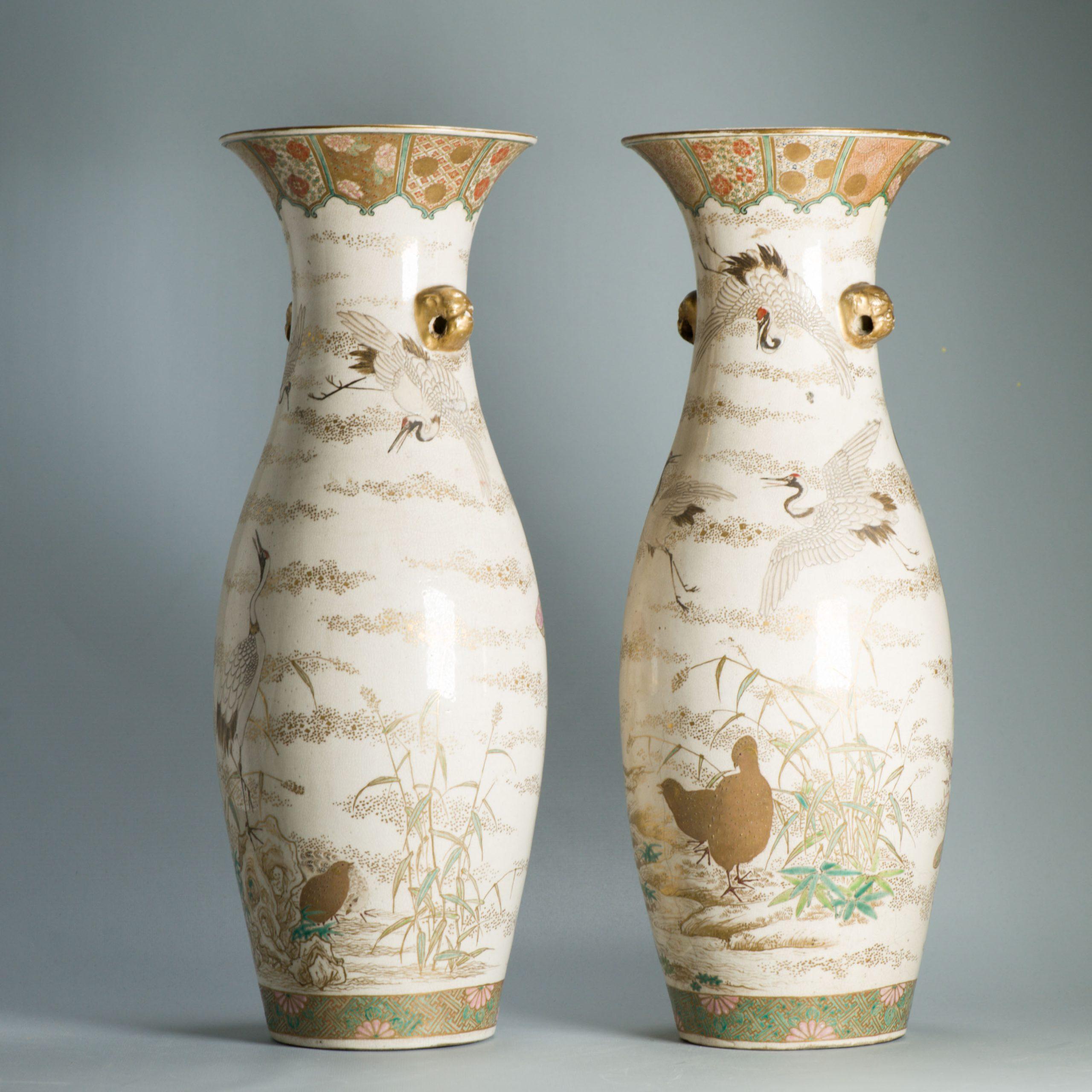 Fabulous japanese earthenware Satsuma Vases of great shape and scene. Meiji Period

Condition
Both in really good condition. Like most satsuma small crackle lines on the body, some larger. 1 vase with a hairline to the rim. Size: 50CM