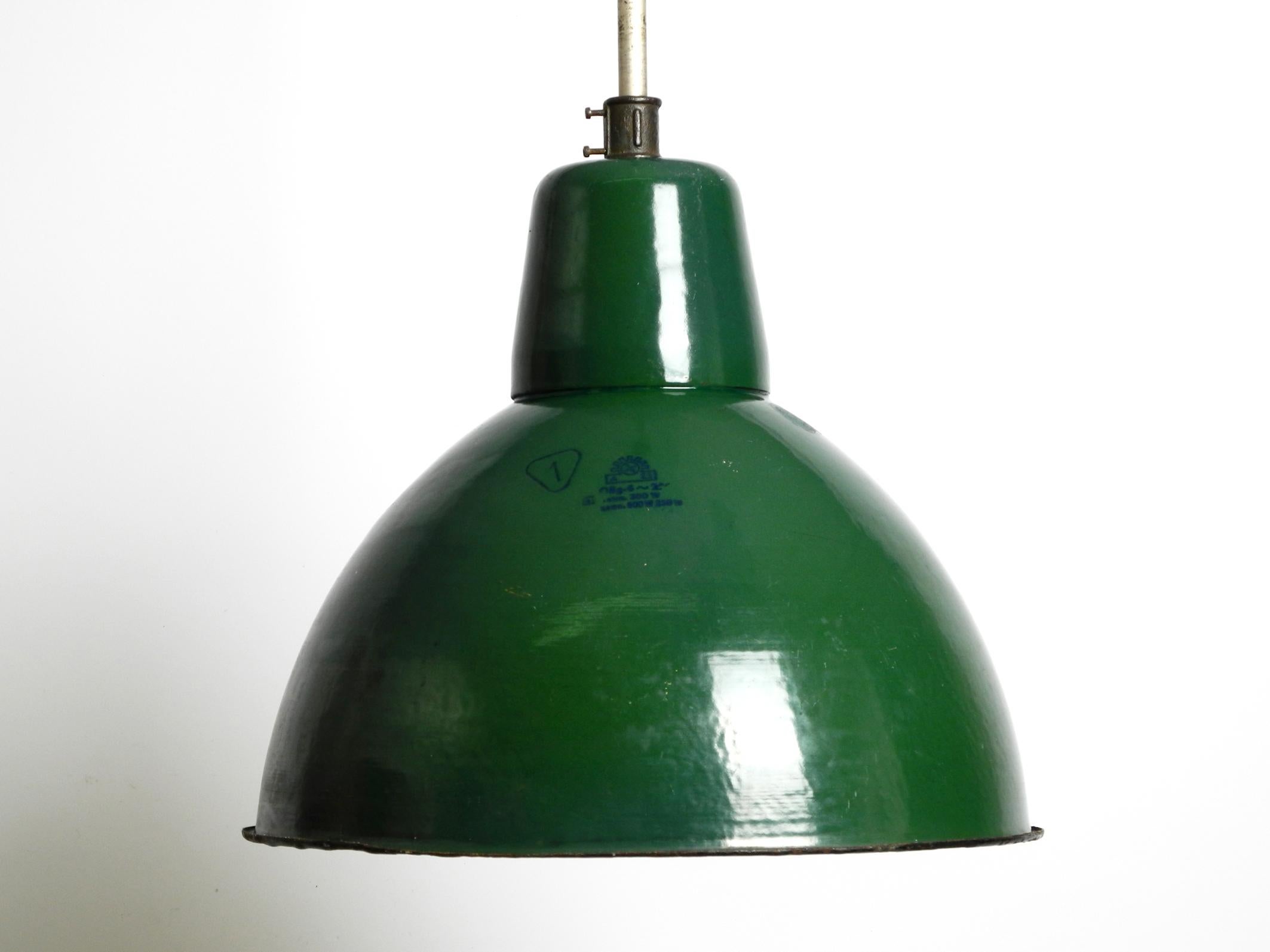 Large 50s Industrial Enameled Factory Lamp from France in the Original Colour In Good Condition For Sale In München, DE