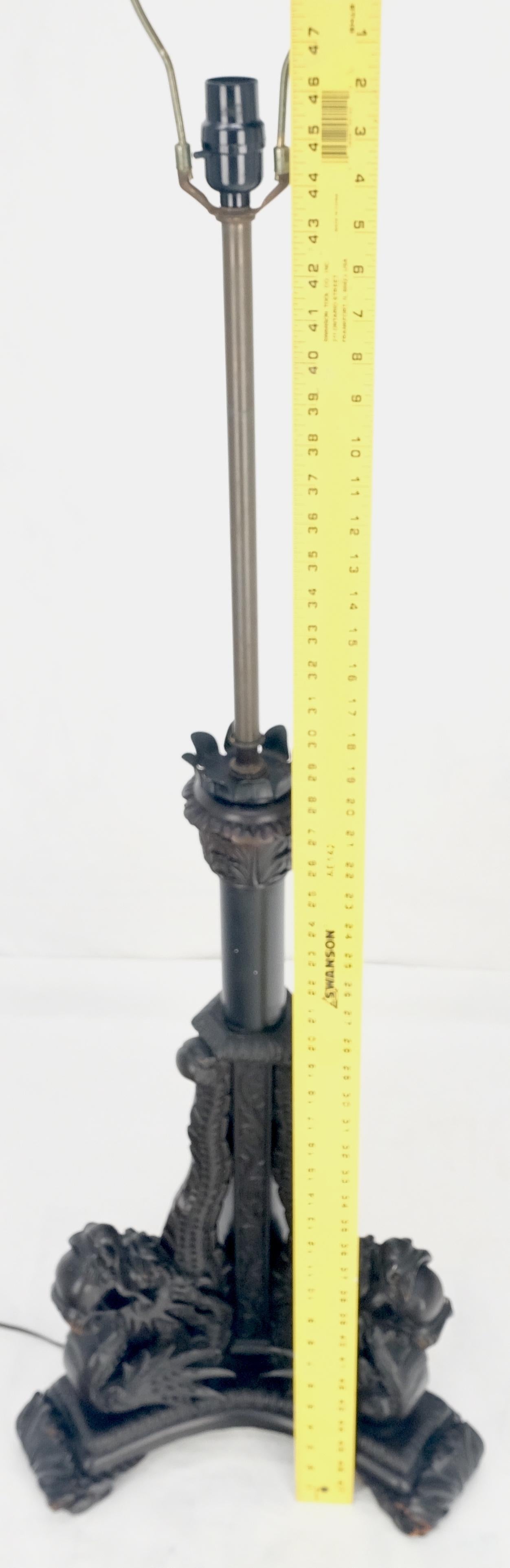 Grande base per lampada da terra in mogano intagliato alta 51