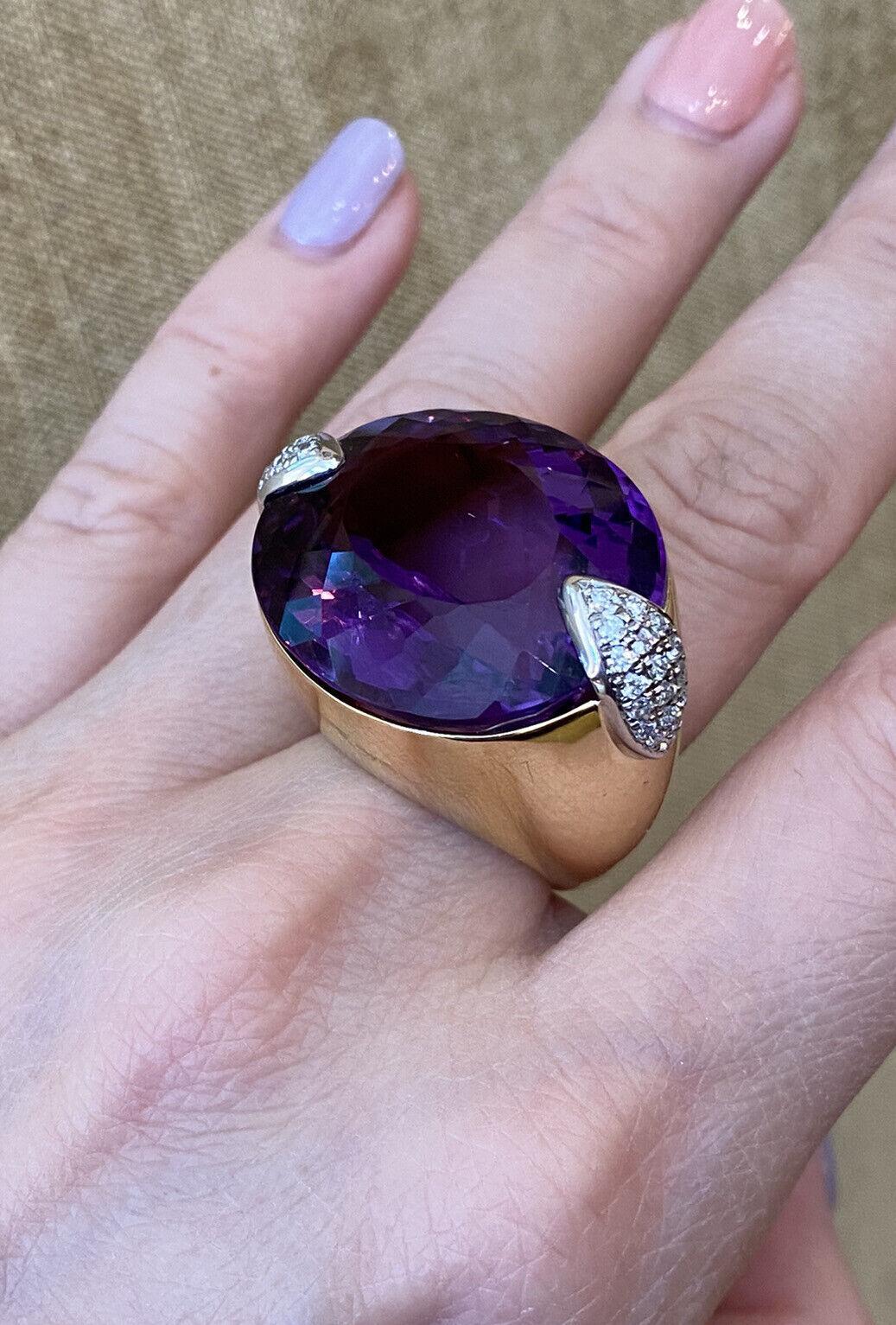 Large 54.03 carats Amethyst & Diamond Cocktail Ring in Platinum and 18k Gold

Amethyst and Diamond Ring features a 54.03 carat Oval-shaped Amethyst set in 18k Yellow Gold, accented by 36 Round Brilliant-cut Diamonds set in Platinum.

Total amethyst