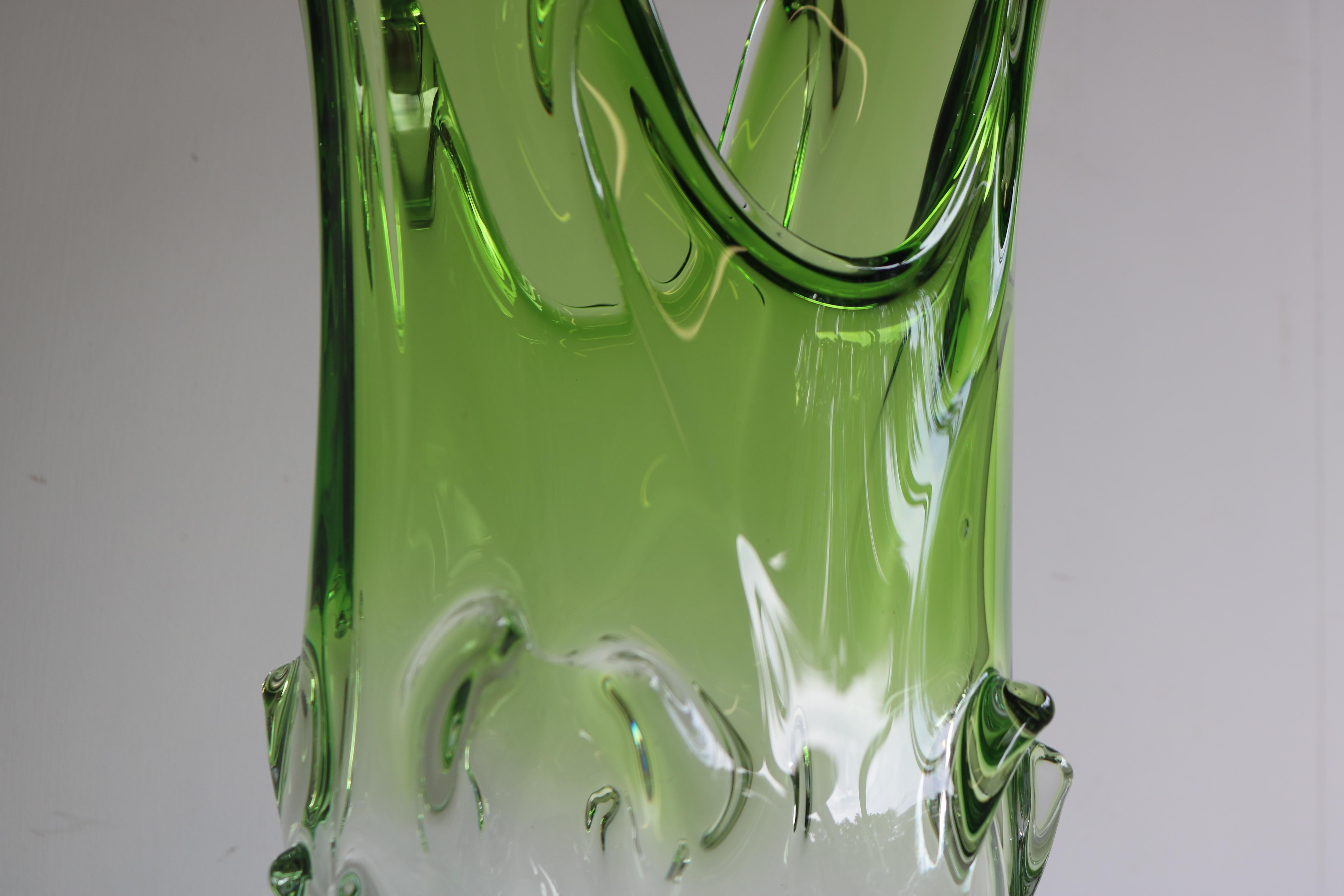 Grand vase italien en verre de Murano de 5,4 kg attribué Fratelli Toso 1950 Sommerso vert  en vente 4