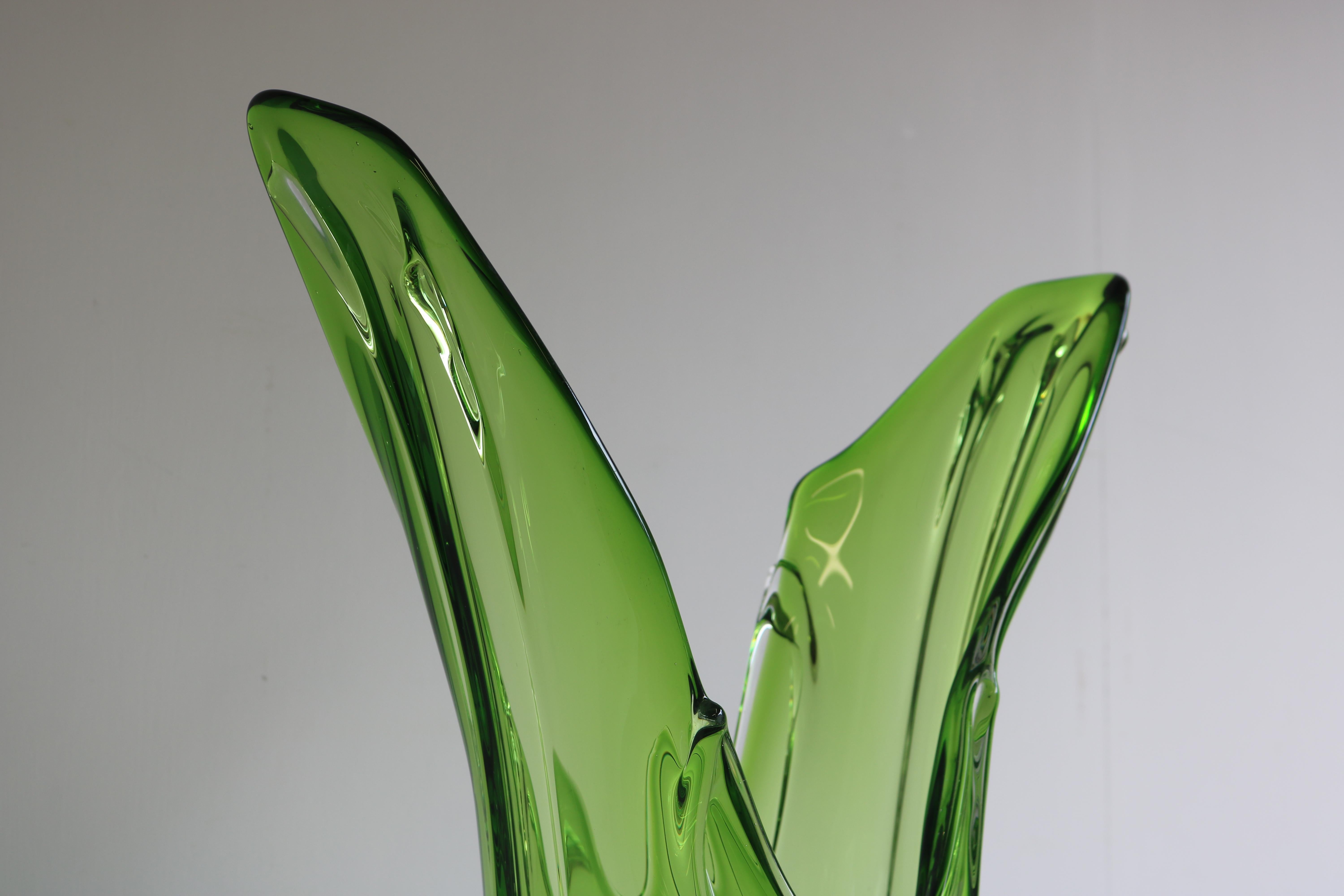Large 5.4kg Italian Murano Glass vase Attr. Fratelli Toso 1950 Green Sommerso  For Sale 4