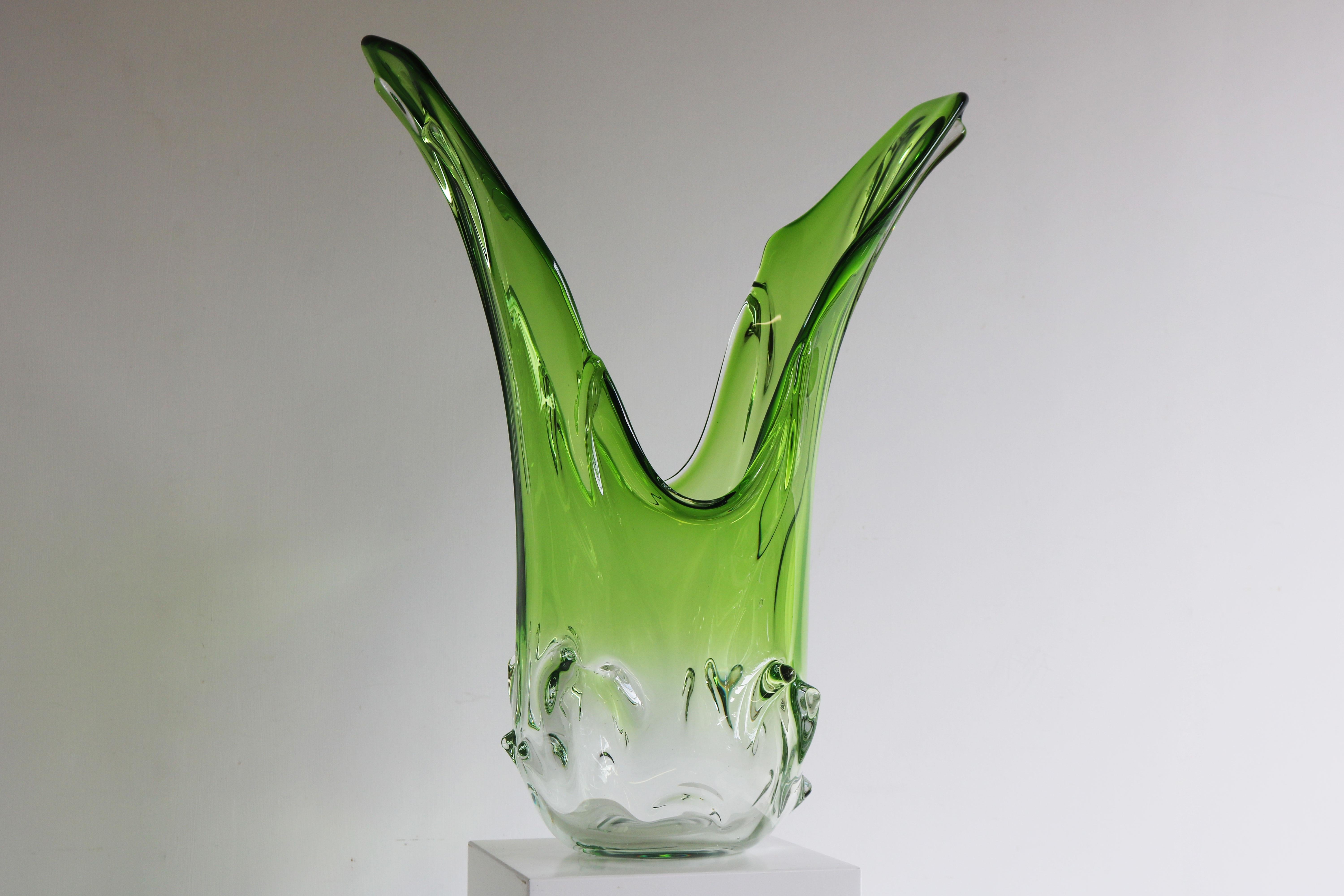 Mid-Century Modern Grand vase italien en verre de Murano de 5,4 kg attribué Fratelli Toso 1950 Sommerso vert  en vente