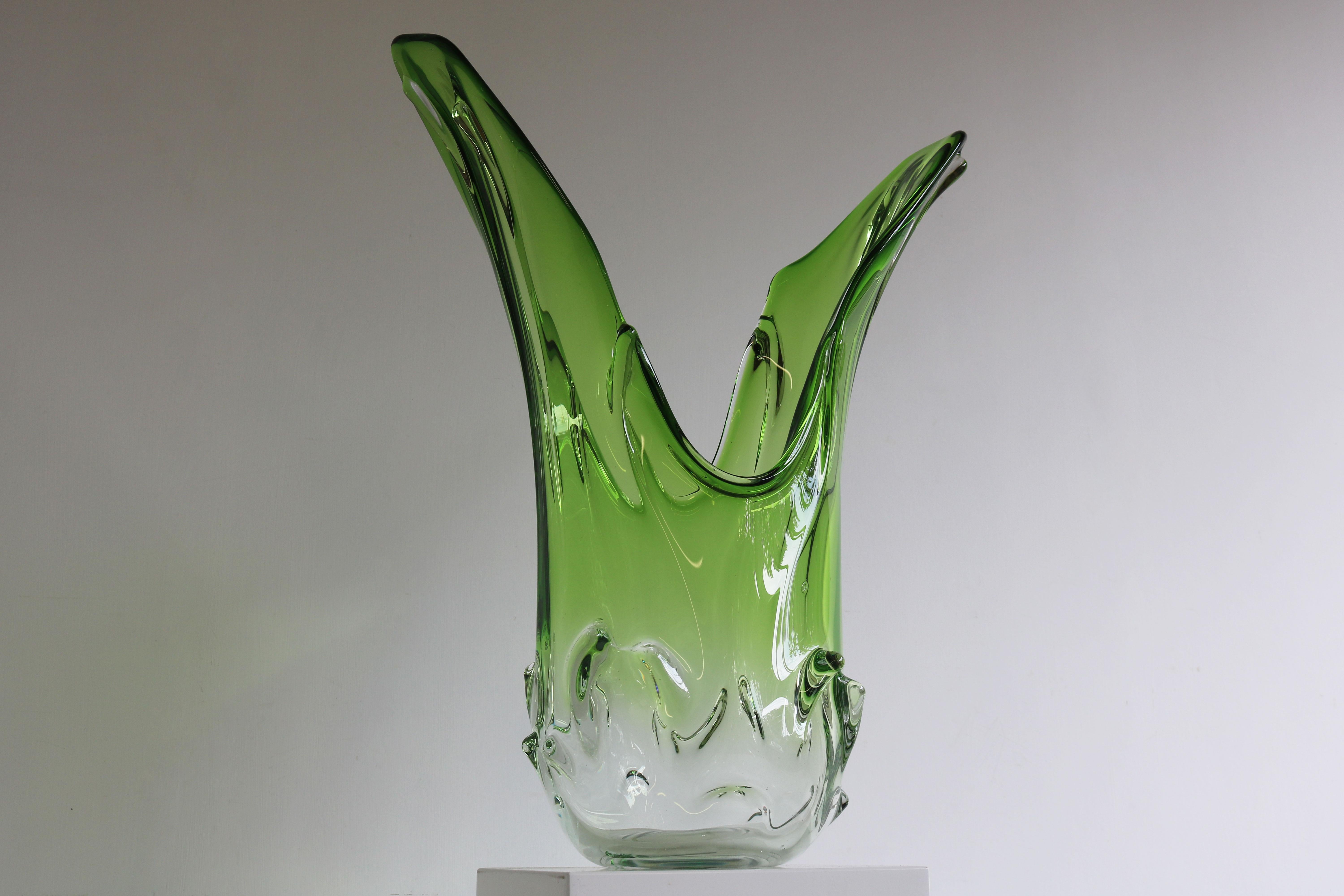 Mid-Century Modern Large 5.4kg Italian Murano Glass vase Attr. Fratelli Toso 1950 Green Sommerso  For Sale