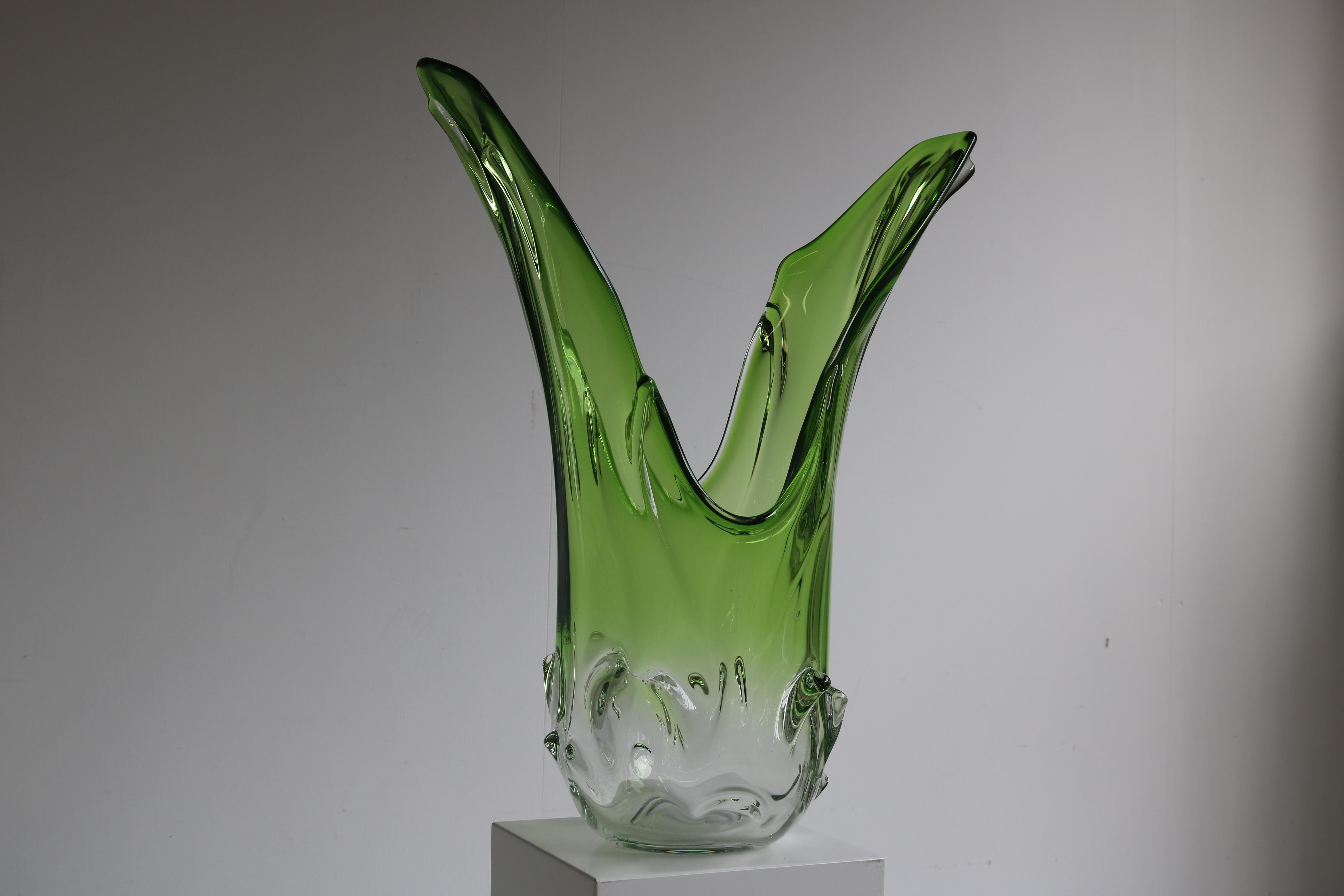 Grand vase italien en verre de Murano de 5,4 kg attribué Fratelli Toso 1950 Sommerso vert  en vente 1