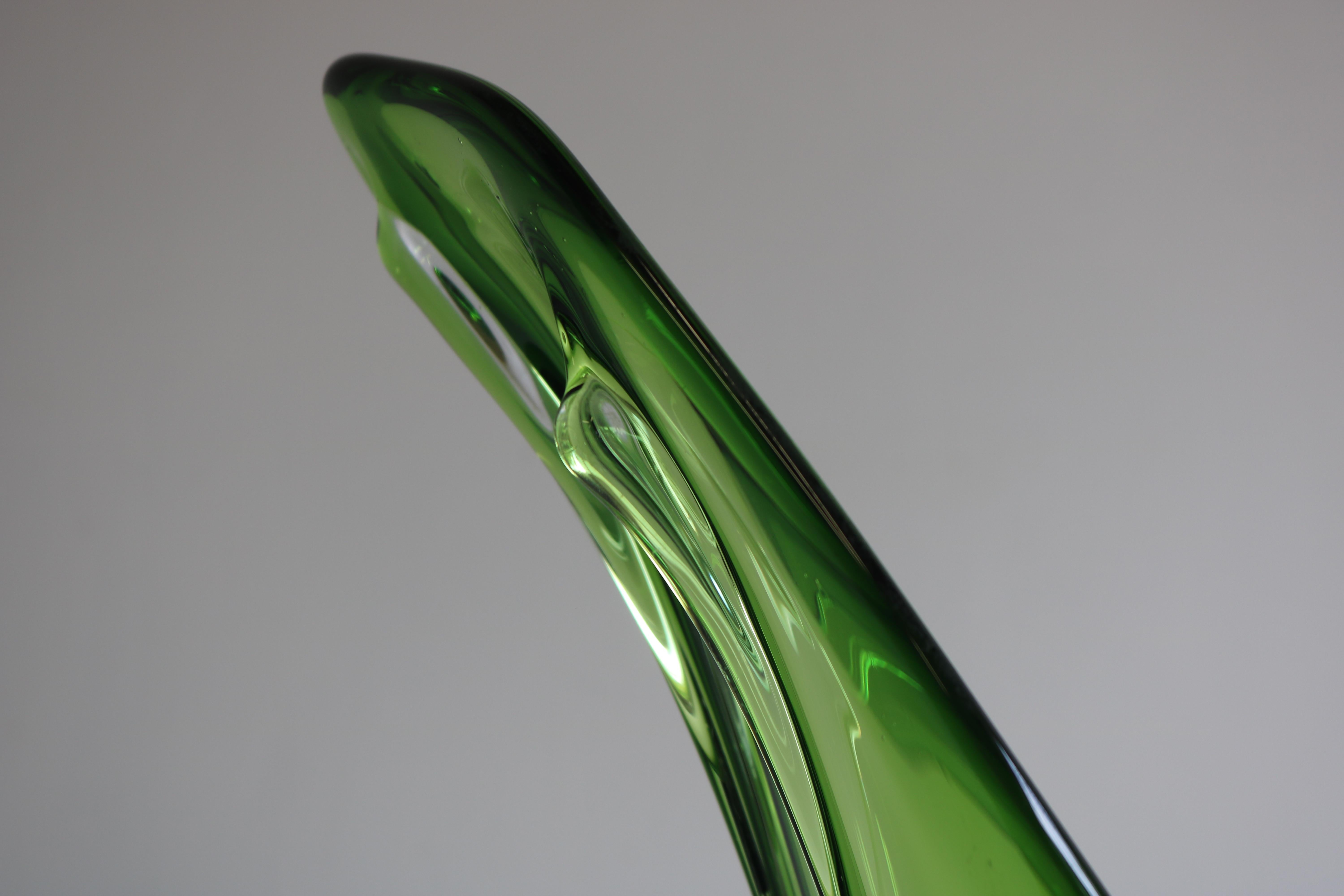 Art Glass Large 5.4kg Italian Murano Glass vase Attr. Fratelli Toso 1950 Green Sommerso  For Sale