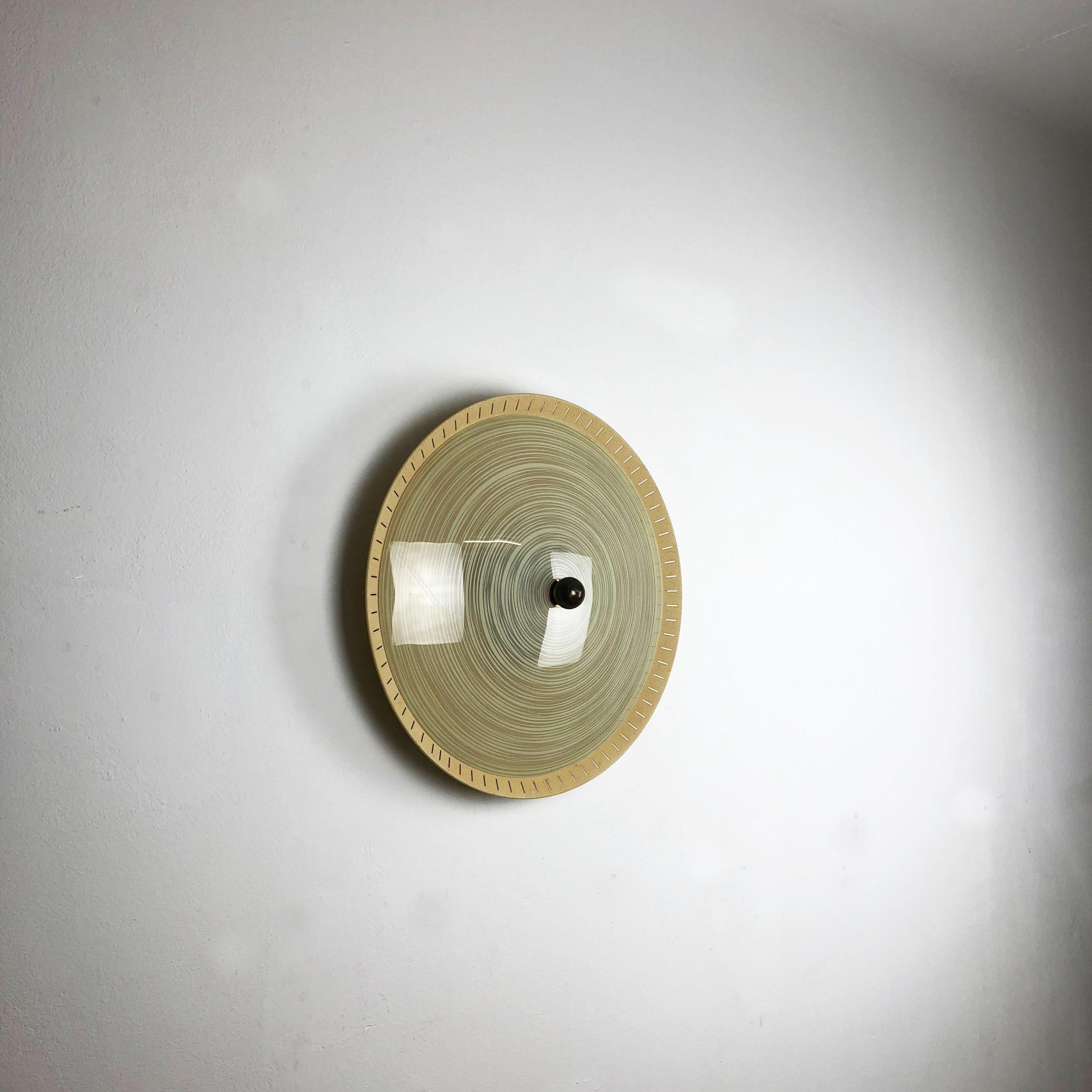 large 55cm Modernist wall light flush mount disc STILNOVO Style, Italy 1950s In Good Condition For Sale In Kirchlengern, DE
