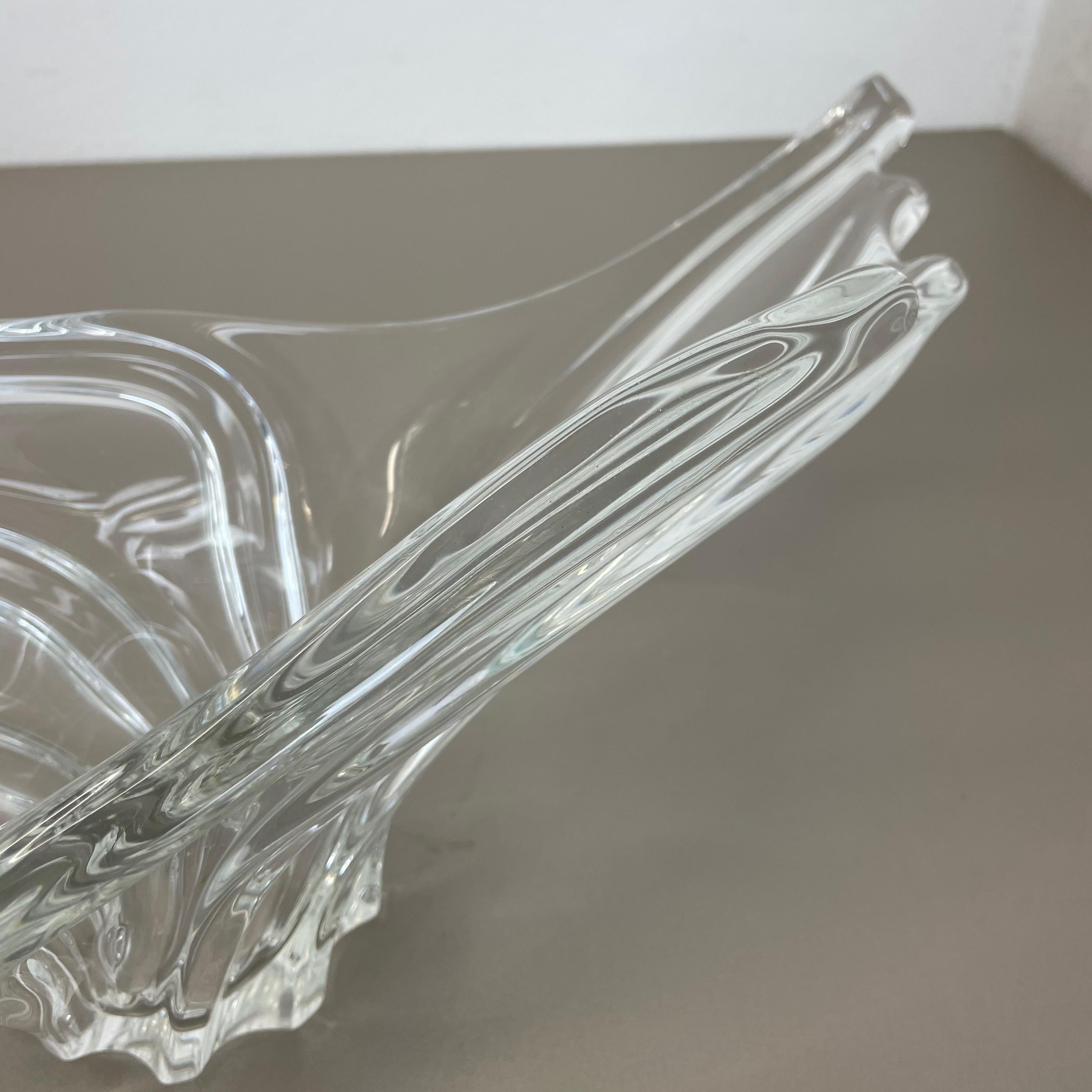 Große Muschelschale aus geblümtem Kristallglas mit Tafelaufsatz von Art Vannes, Frankreich, 1970 (Glaskunst) im Angebot