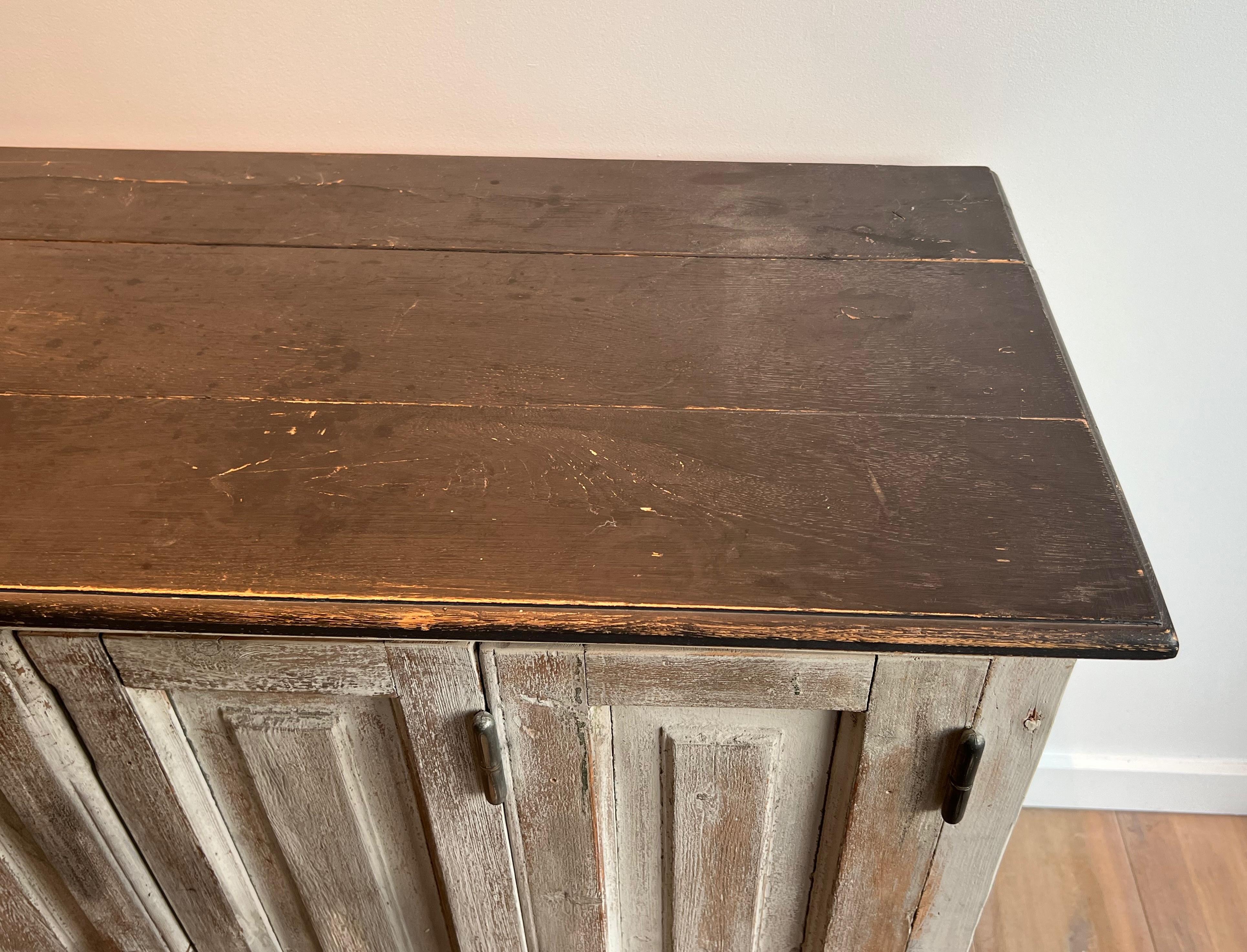 Large 6 doors patinated cupboard. French work For Sale 7