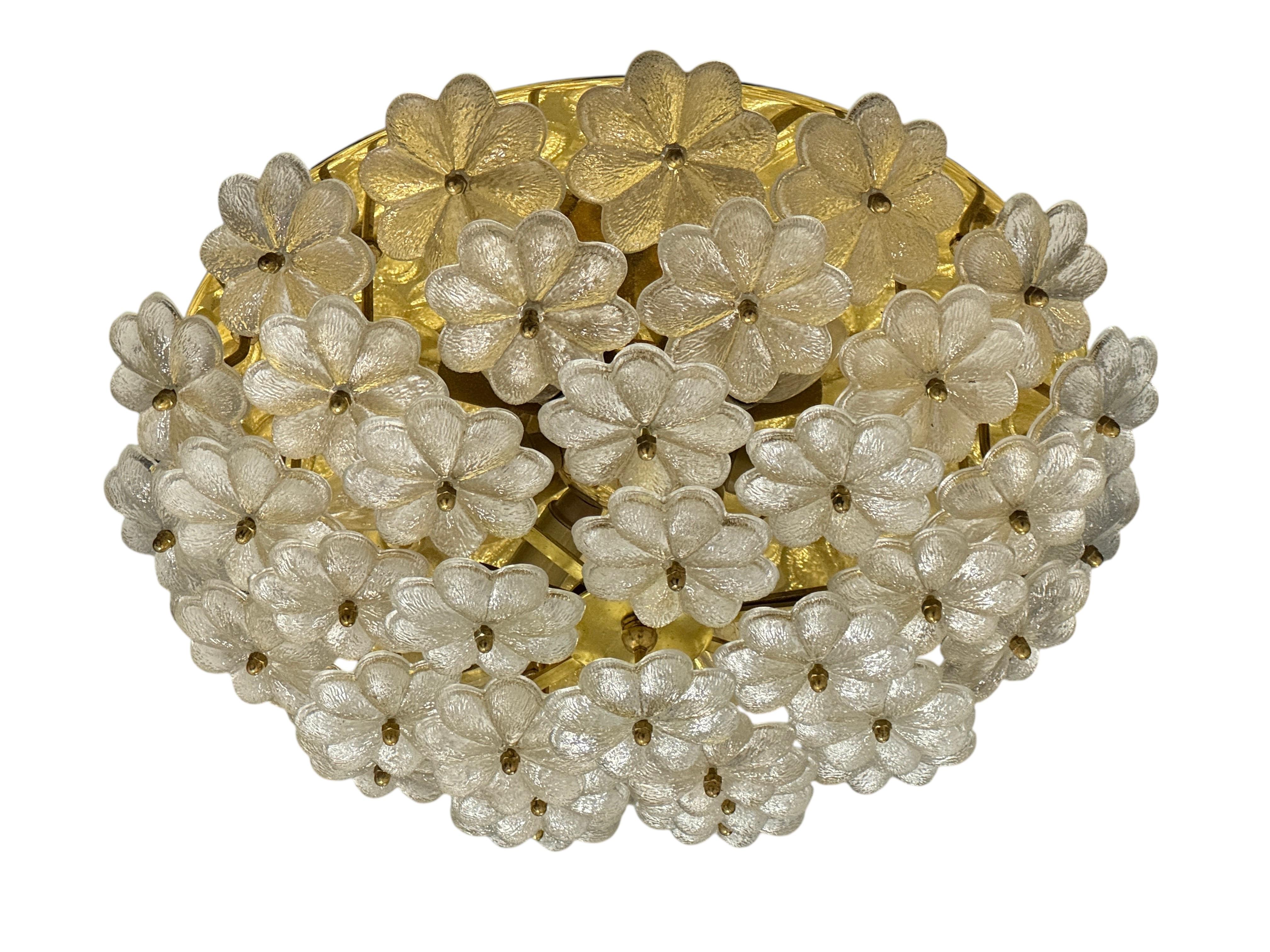 Allemand Grande suspension à fleur en verre à 6 lumières, Ernst Palme, Allemagne, années 1970 en vente