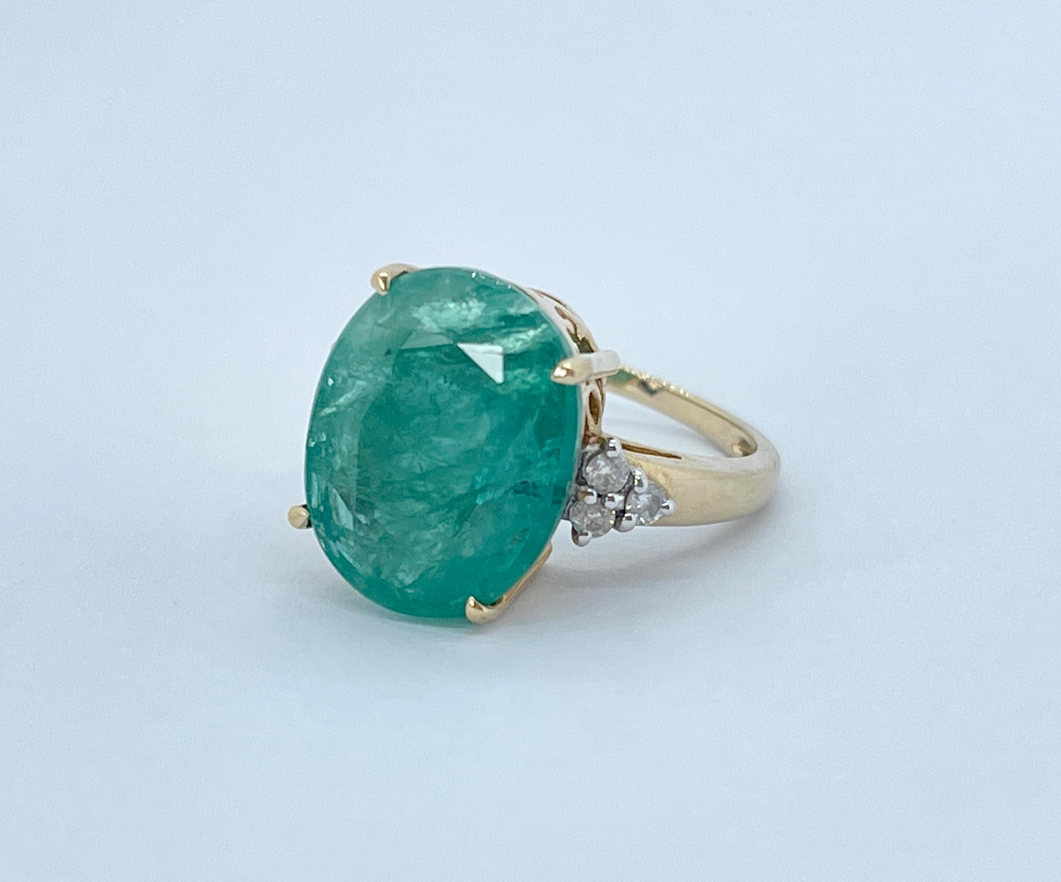 This ring features a large 6.06ct Oval Emerald with 3 x little diamonds on each shoulder.
The Emerald is medium green and is an impressive size. It has some inclusions throughout the stone which is typical to the Emerald gemstone.  There is a