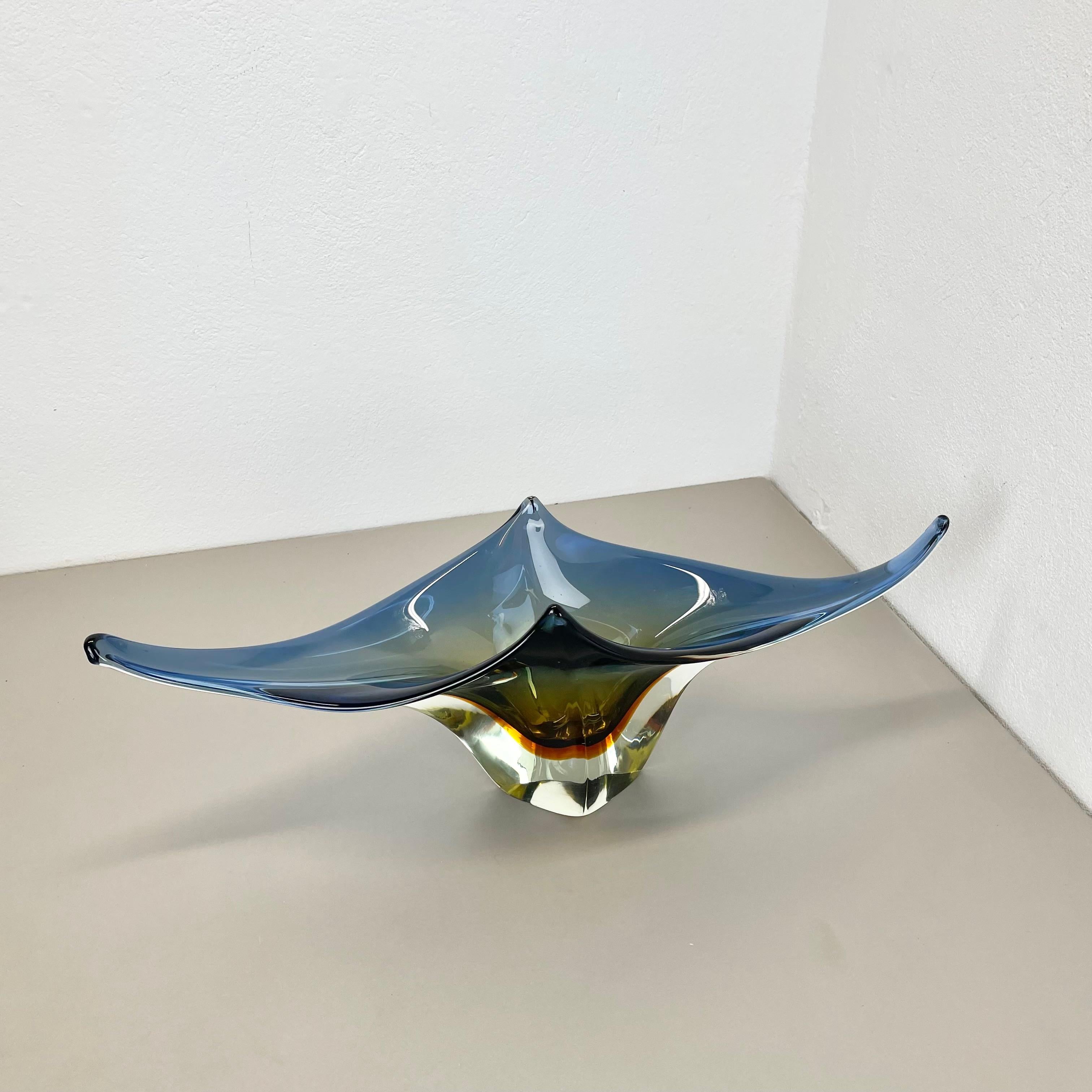 Article:

Murano glass bowl
centerpiece element in xxxl dimension 61cm length 


Origin:

Murano, Italy


Design:

Flavio Poli attrib.


Decade:

1970s



This original vintage glass shell bowl element was produced in the 1970s in Murano, Italy. It