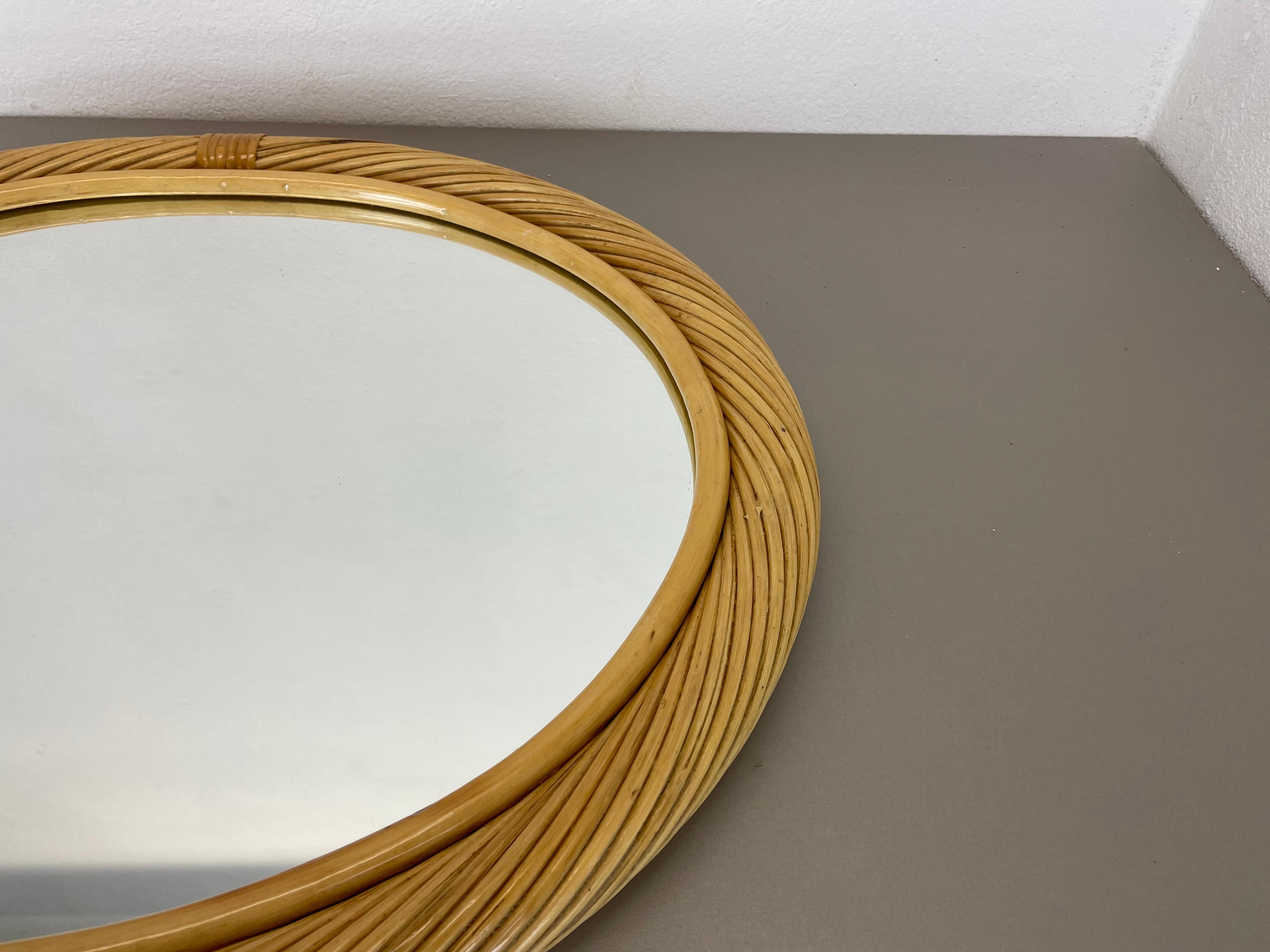 Large Rattan Rotin Wall Mirror in Crespi Albini Style, Italy, 1970s In Good Condition For Sale In Kirchlengern, DE