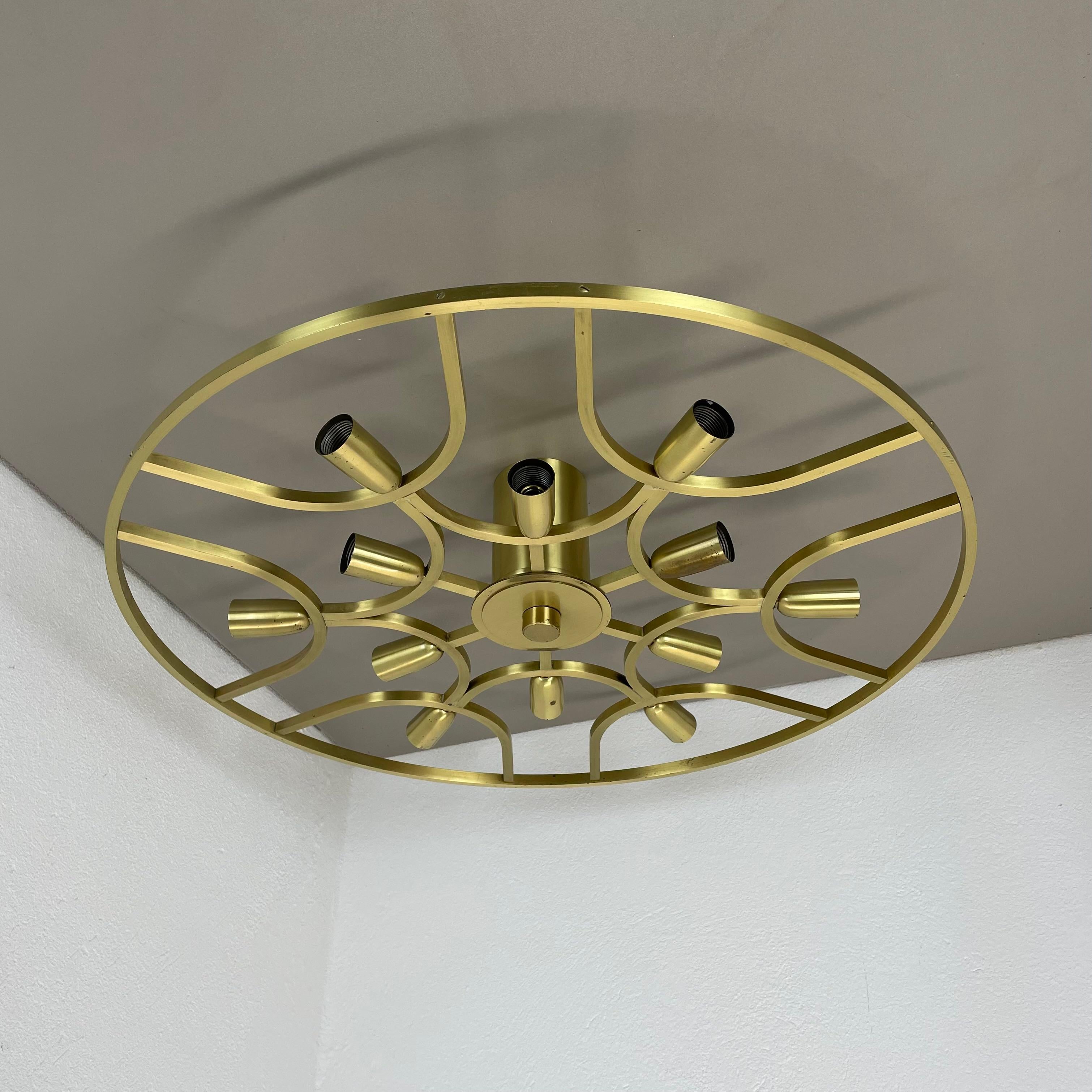 Article:

large brass ceiling light, flush mount



Origin:

Italy



Age:

1960s




This vintage modernist ceiling light was produced in the 1960s in Italy. The lights is made of solid brass and has a fantastic structure with 12 sockets for light