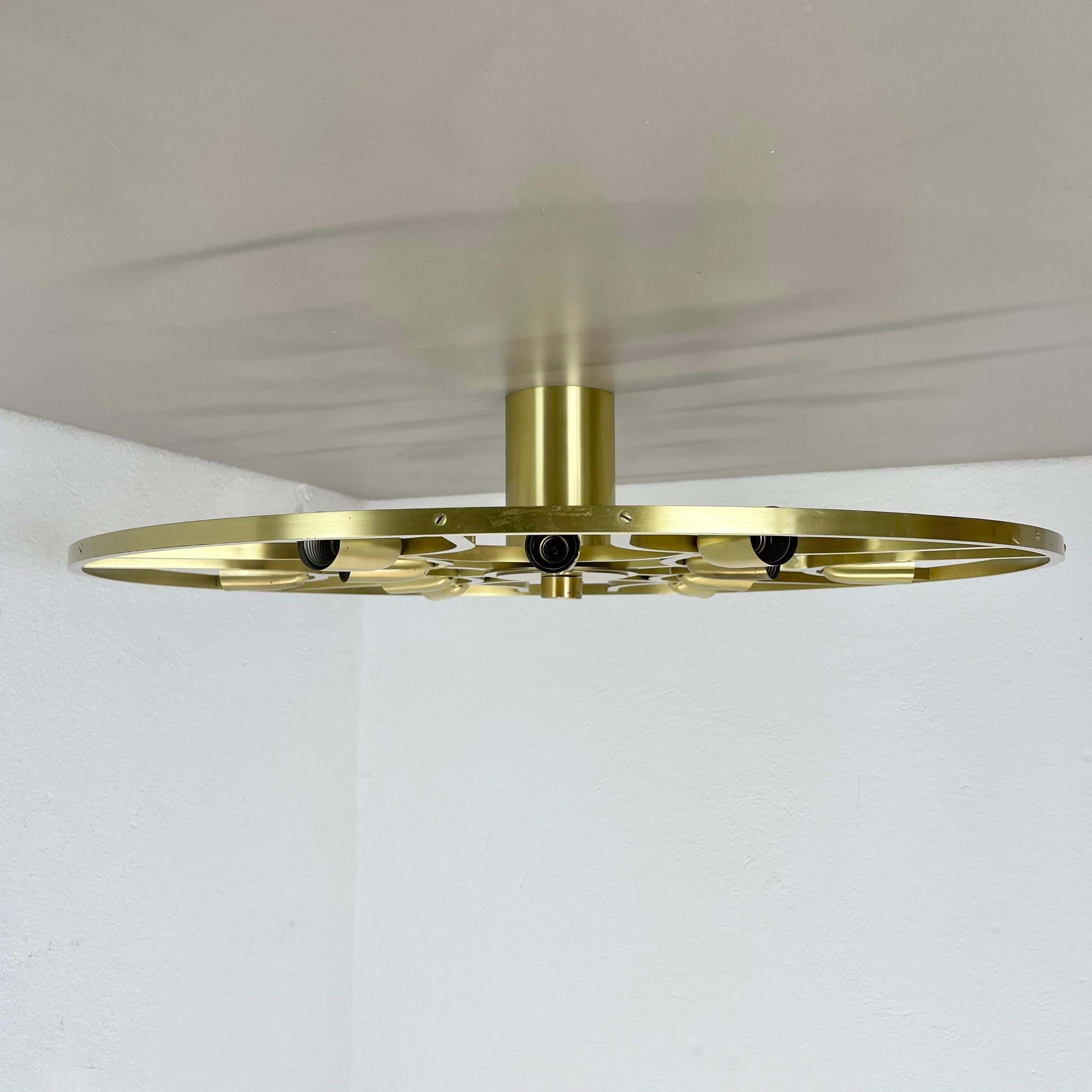 Gran lámpara de techo empotrable de latón de 64 cm y 12 bombillas estilo Stilnovo, Italia Años 60 Italiano en venta