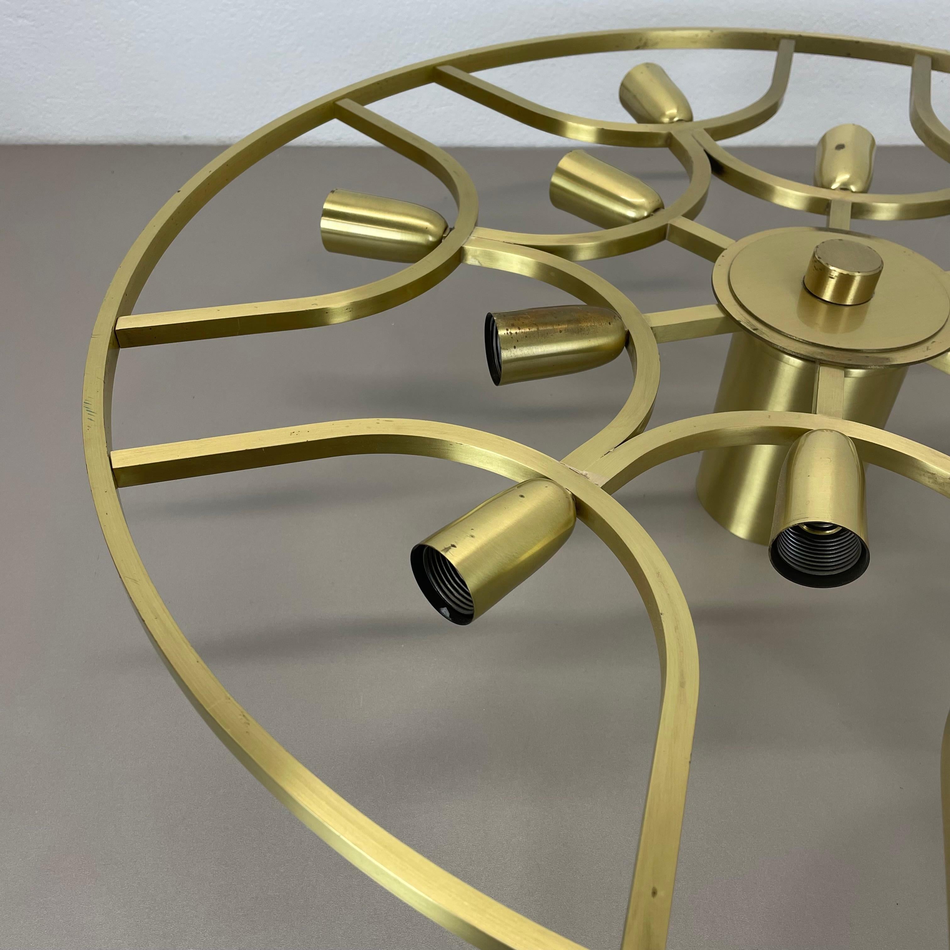 Large 64cm Brass 12 Bulb Stilnovo Style Flush Mount Ceiling Light, Italy 1960s In Good Condition For Sale In Kirchlengern, DE
