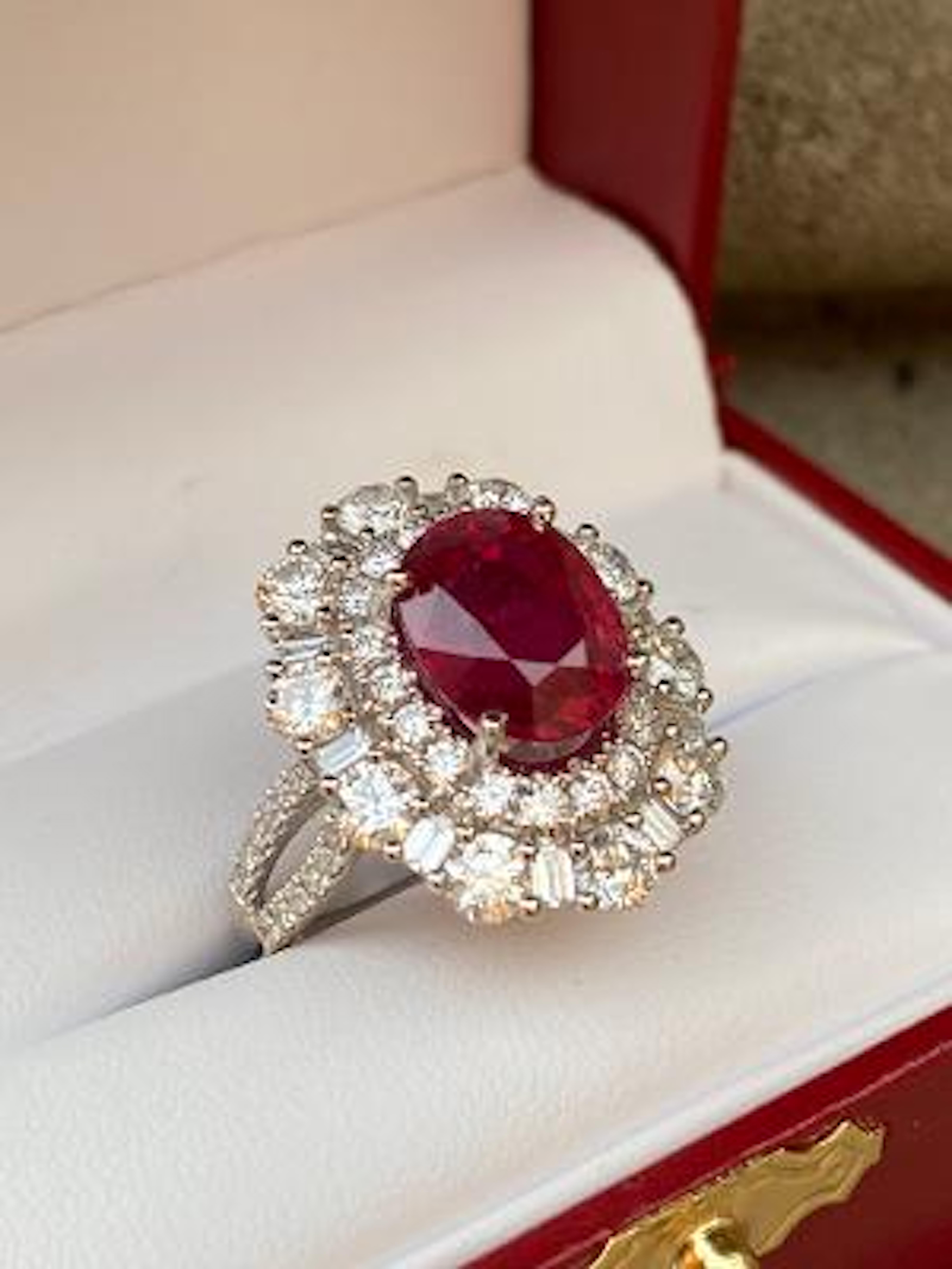 Großer Ring mit 8,89 Karat natürlichem Korund Rubin und Diamant aus 18 Karat Weißgold 1