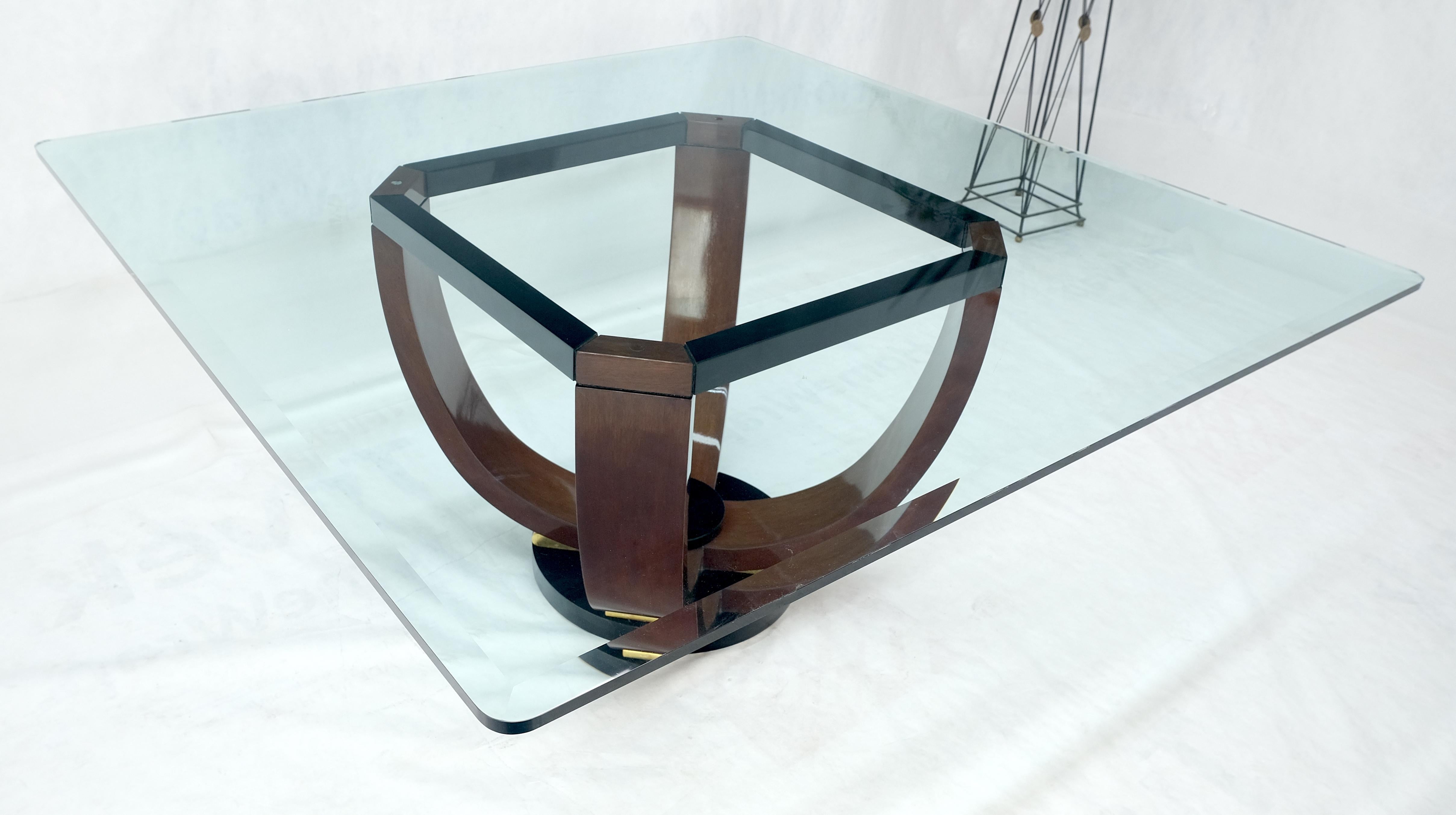 Grande table de conférence italienne de 66 pouces carrés 3/4 pouces avec plateau en verre et base à piédestal en vente 3