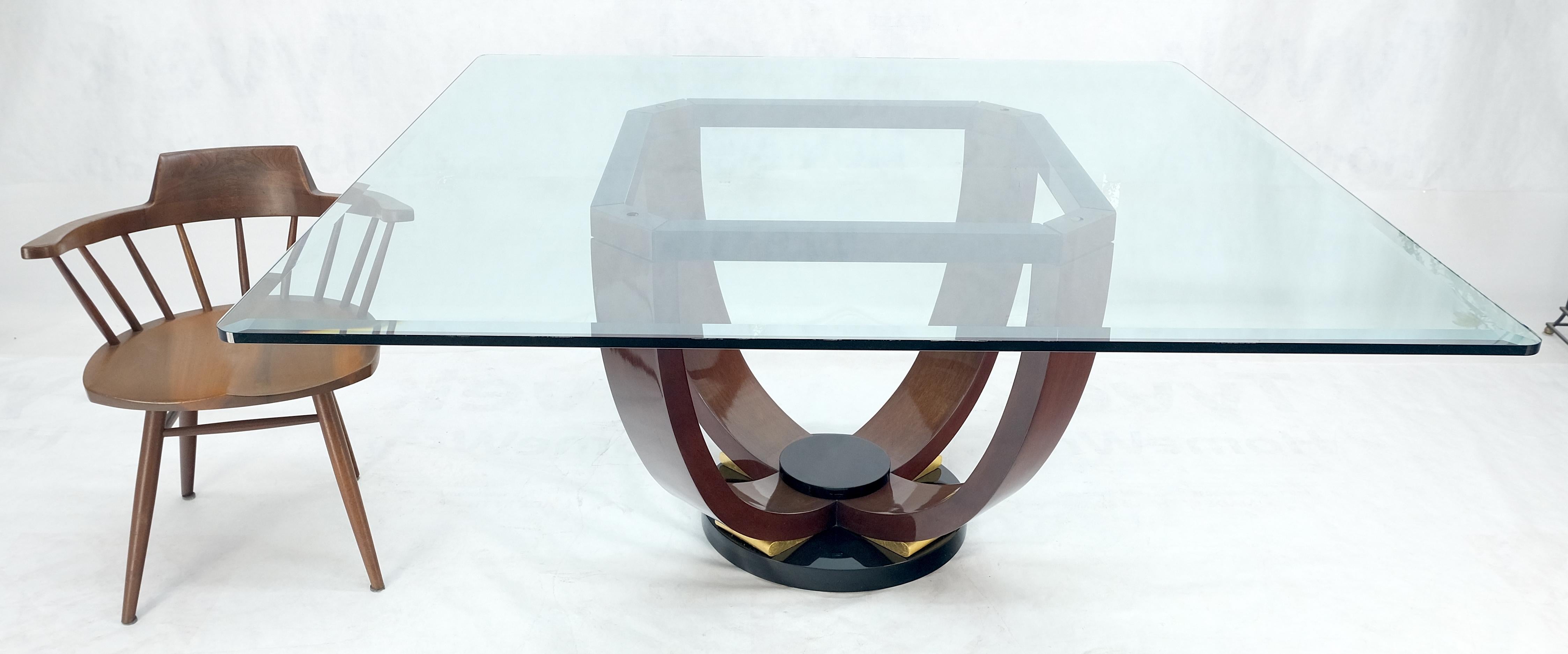 Verre Grande table de conférence italienne de 66 pouces carrés 3/4 pouces avec plateau en verre et base à piédestal en vente