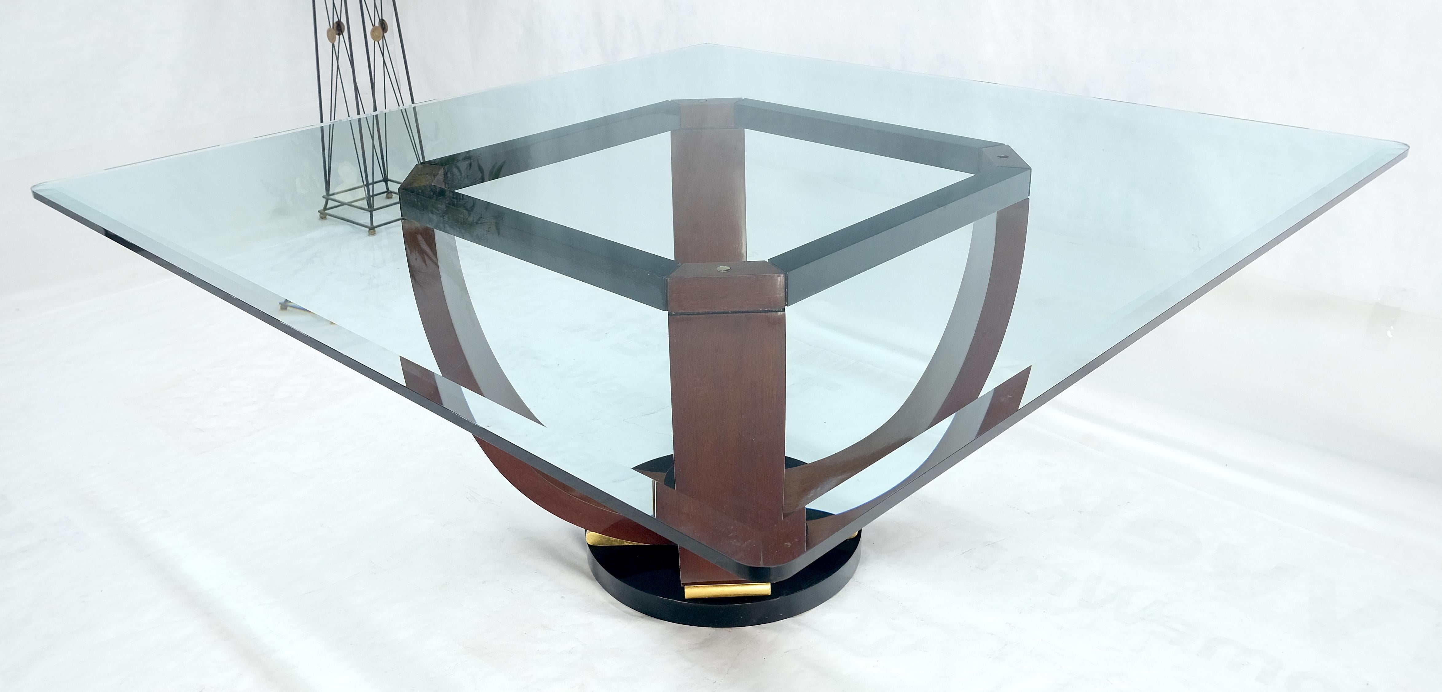 Grande table de conférence italienne de 66 pouces carrés 3/4 pouces avec plateau en verre et base à piédestal en vente 2