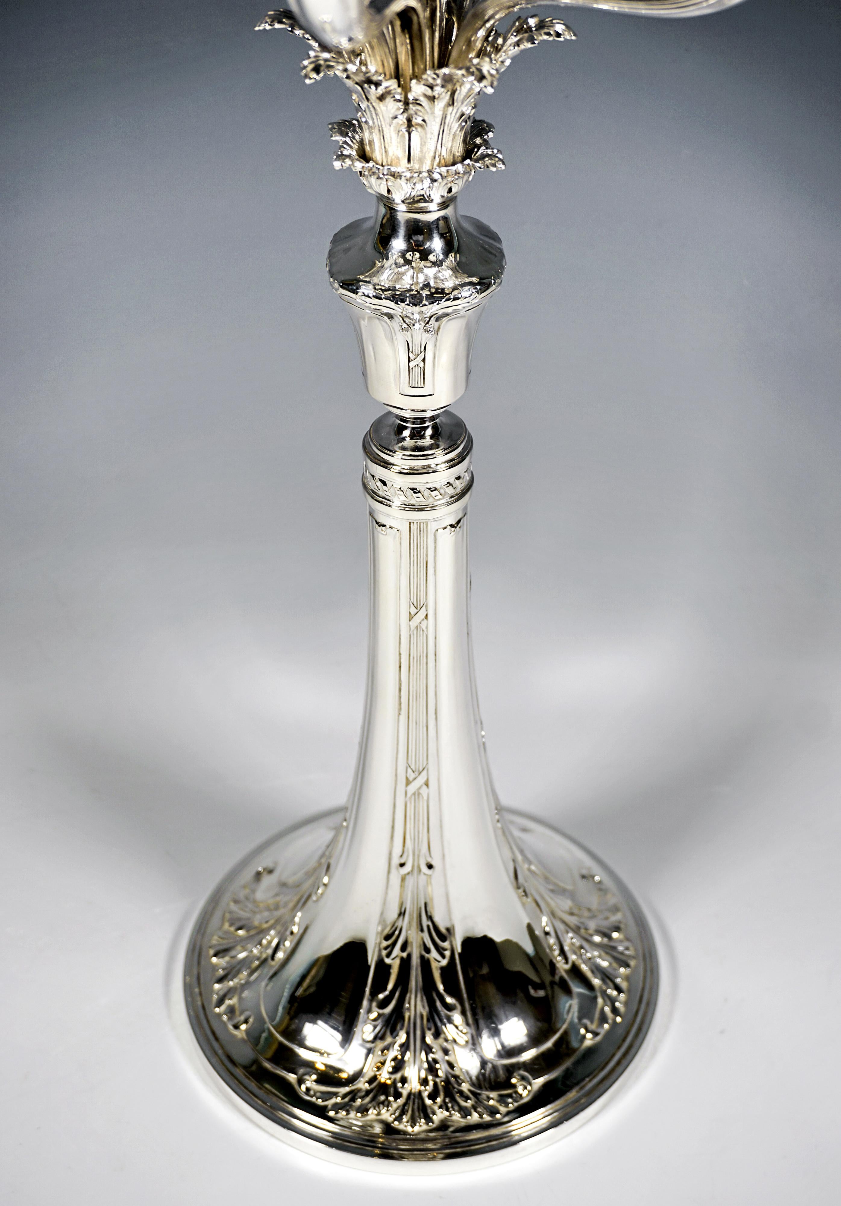 Inizio XX secolo Large 7-Flame Silver Candelabra With Acanthus Decor, J.C. Klinkosch Vienna, 1925 in vendita