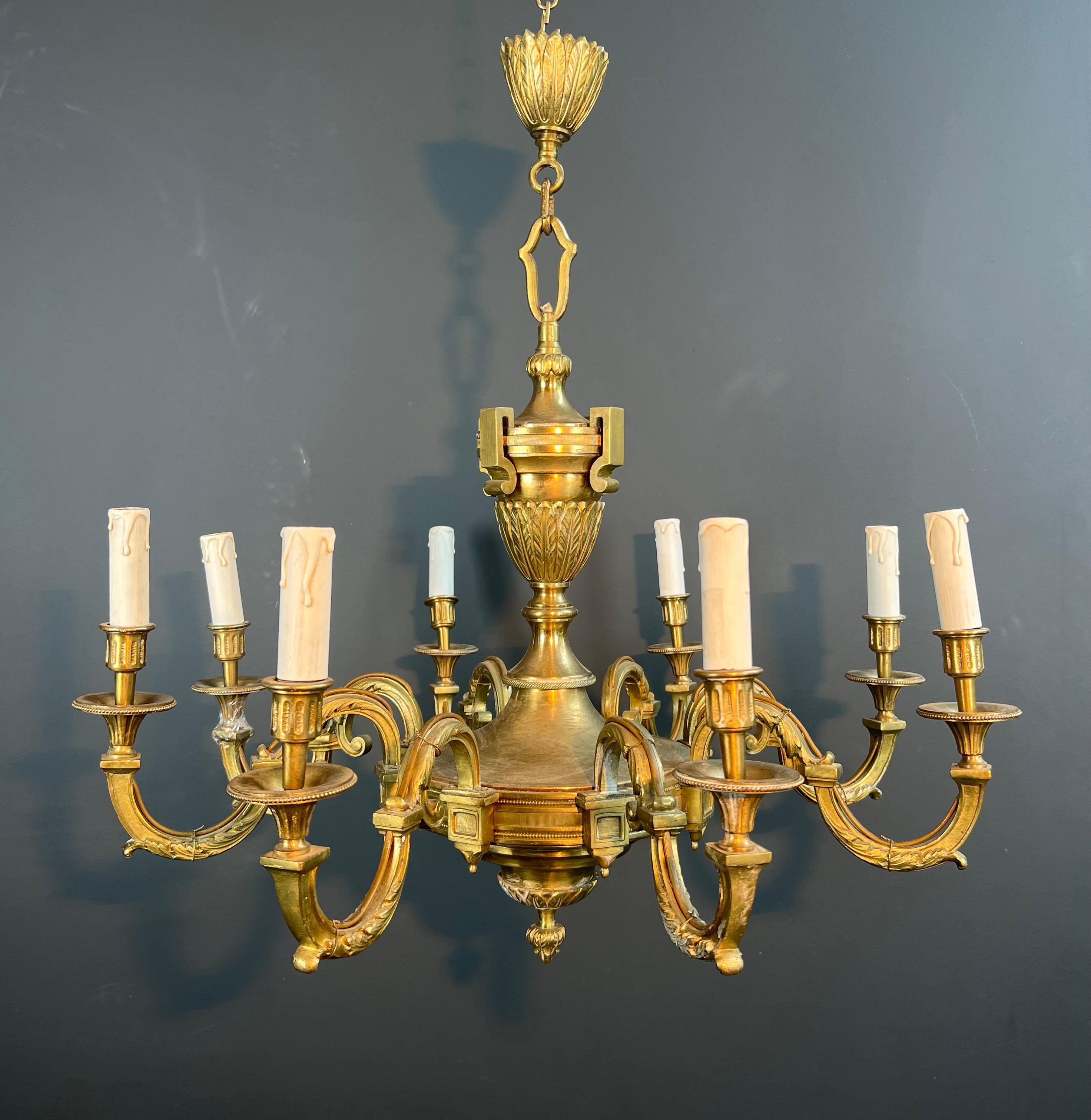 Large 8 Arms Chiseled Bronze Chandelier in the Style of Louis the 16th by Lucien For Sale 7