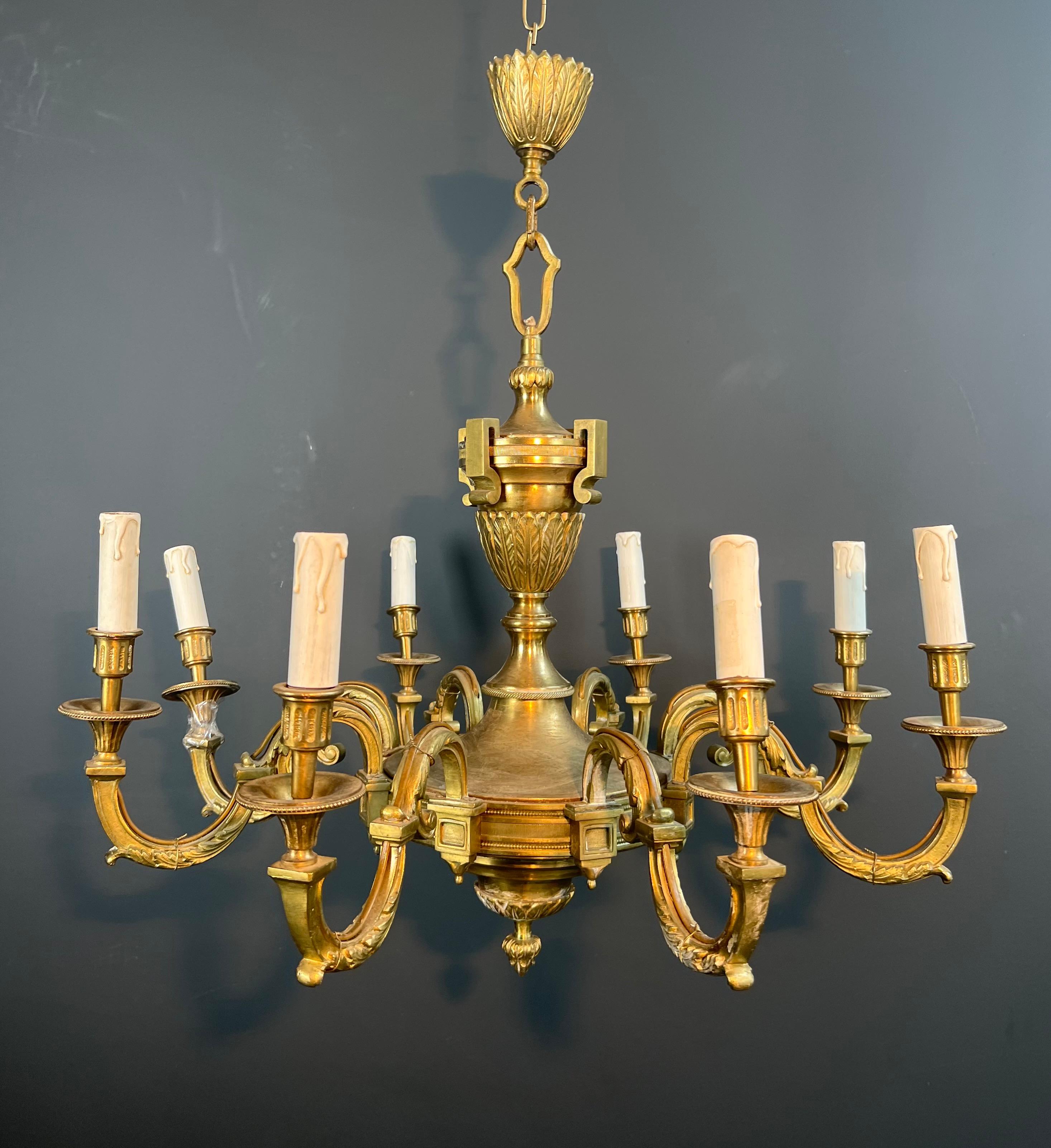 Neoclassical Large 8 Arms Chiseled Bronze Chandelier in the Style of Louis the 16th by Lucien For Sale