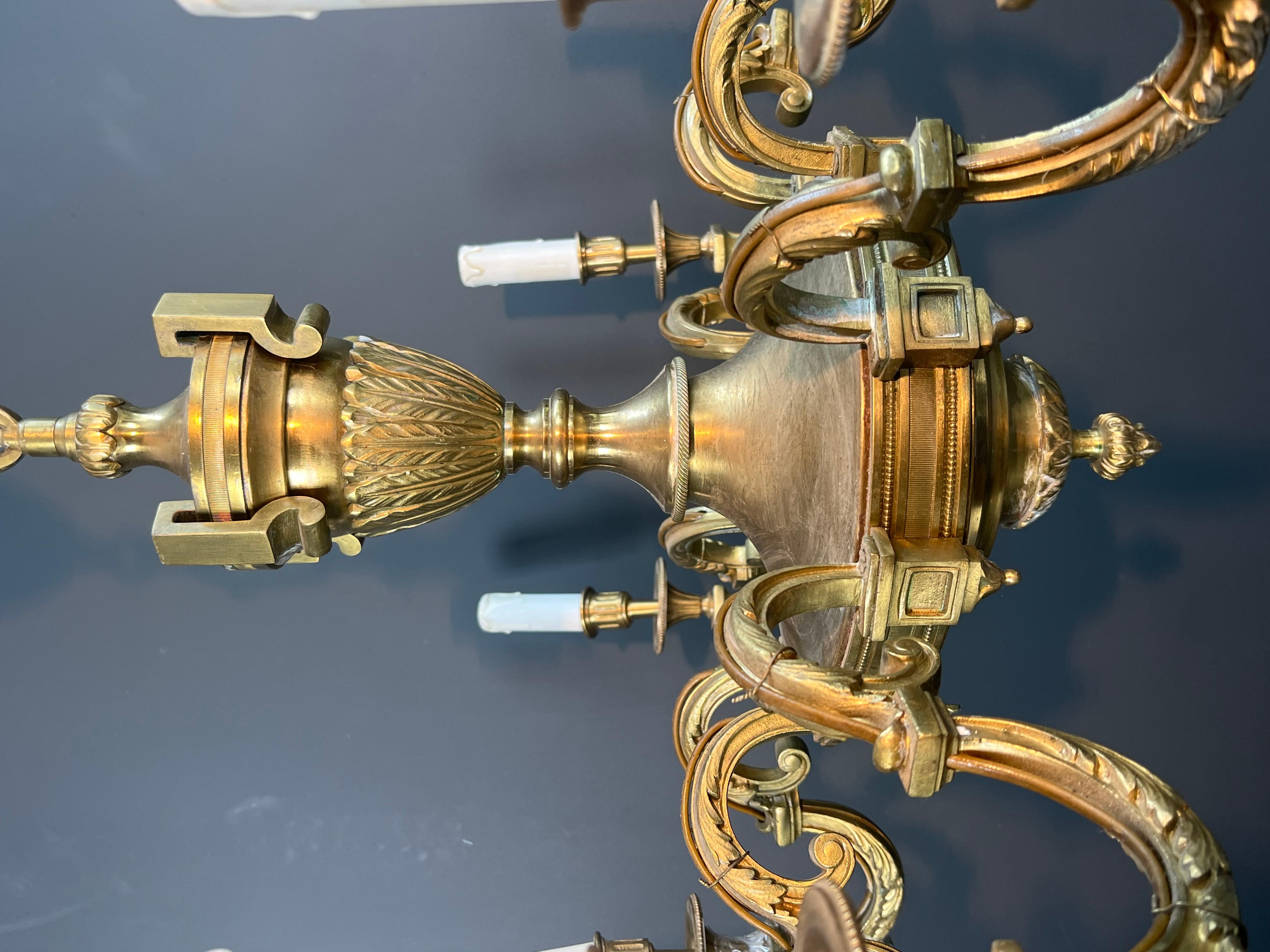 Large 8 Arms Chiseled Bronze Chandelier in the Style of Louis the 16th by Lucien For Sale 2